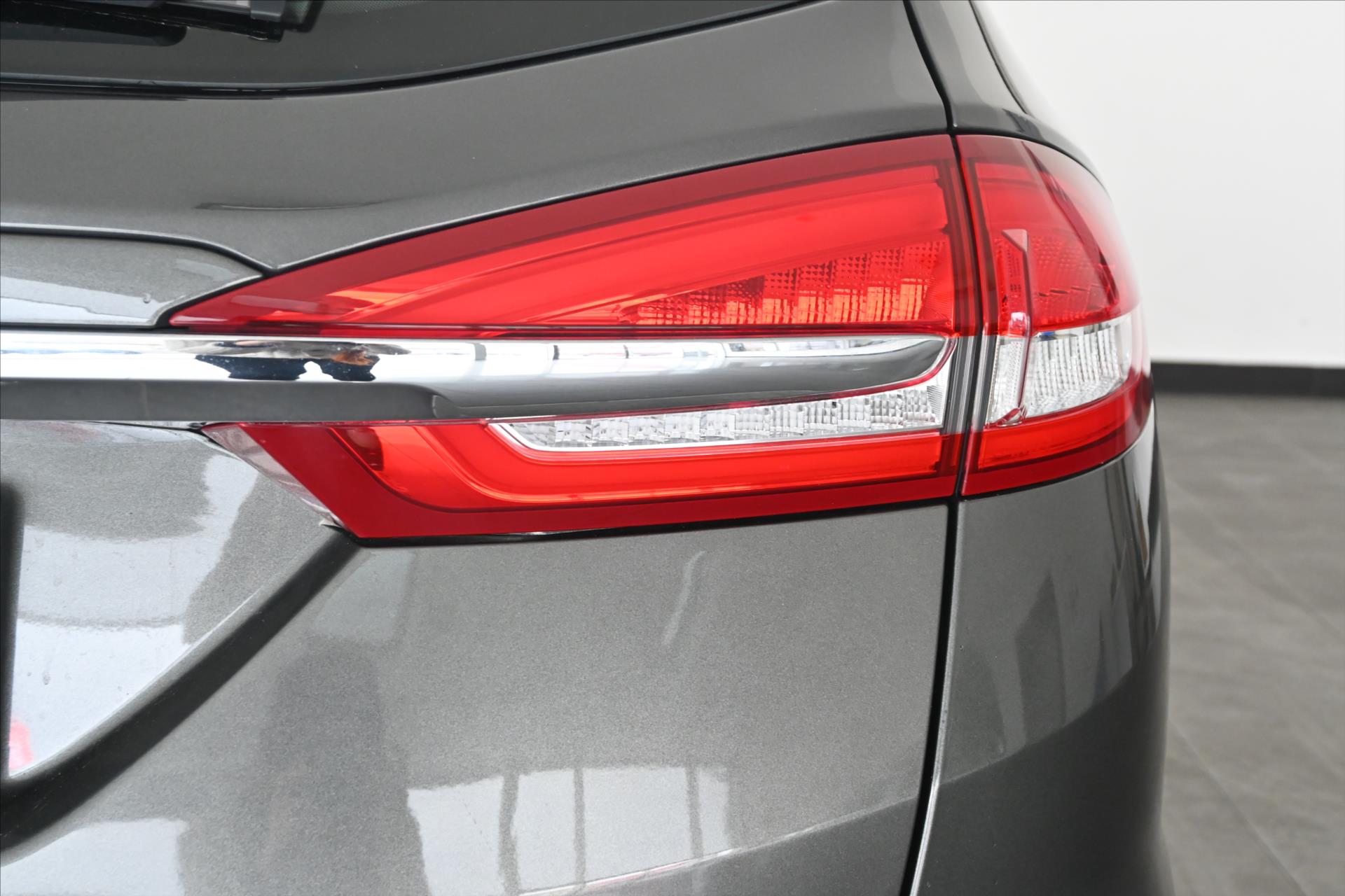 Hlavní fotografie vozu Ford Mondeo 2,0 EcoBlue 140 kW TITANIUM AT8 Záruka až 5 let (31)