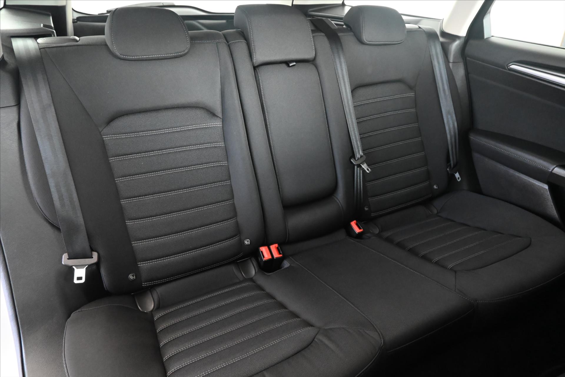 Hlavní fotografie vozu Ford Mondeo 2,0 EcoBlue 110 kW AT/8 Záruka až 5 let (25)