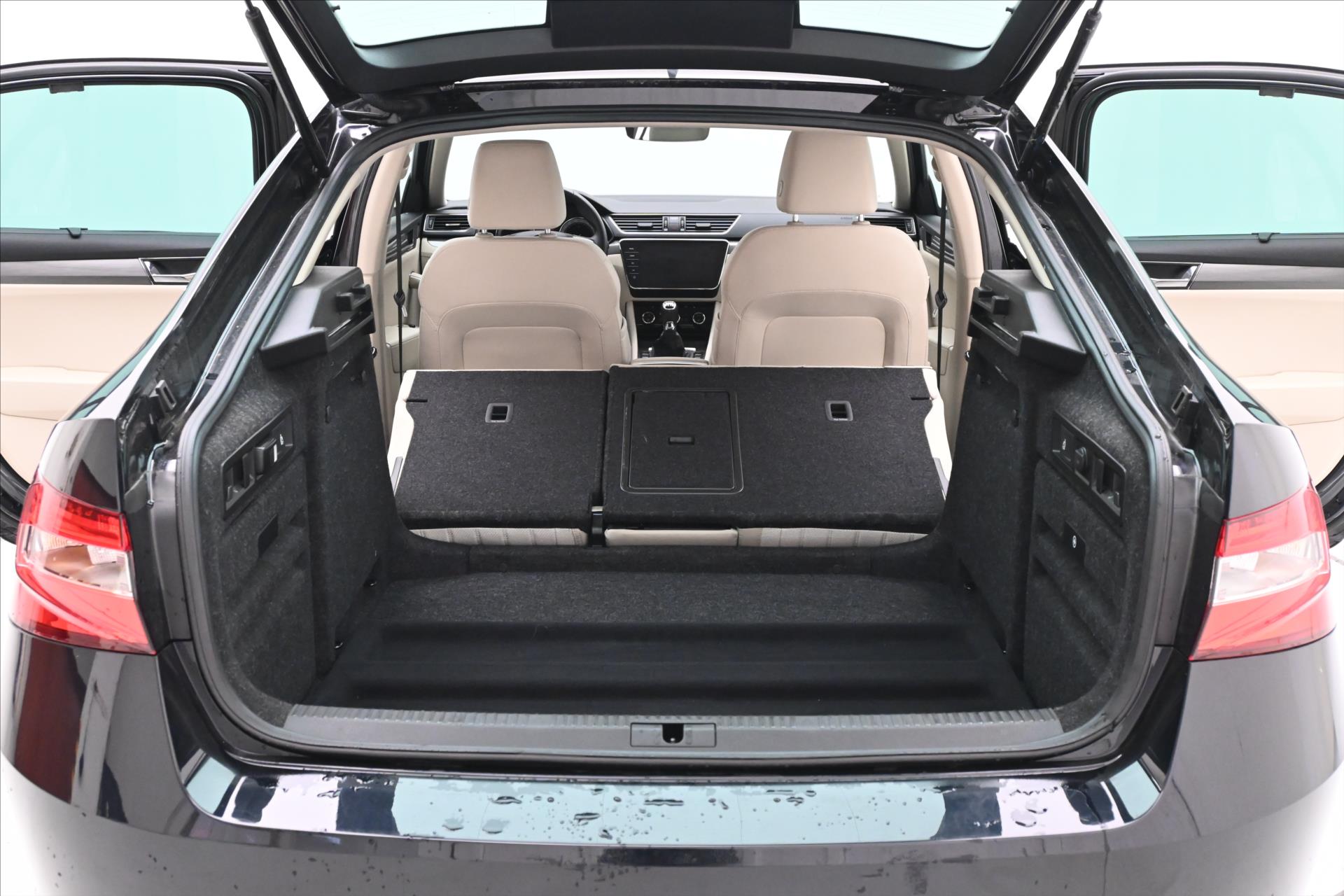 Hlavní fotografie vozu Škoda Superb 2,0 TDI 110kW Style Záruka až 5 let (11)