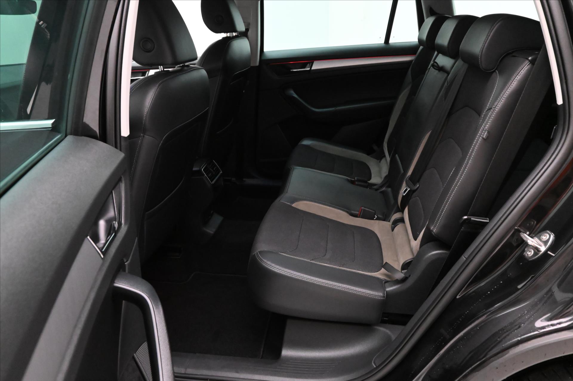 Hlavní fotografie vozu Škoda Kodiaq 1,5 TSI 110kW 7míst Business Edition Záruka až 5 let (15)