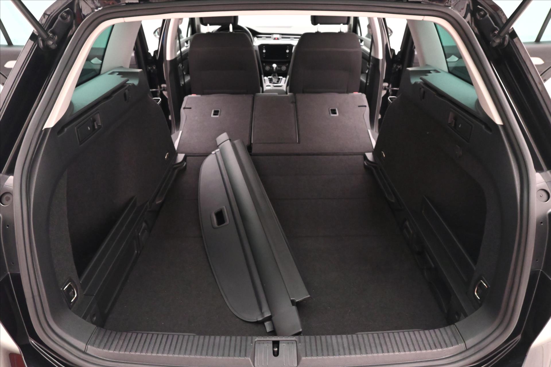 Hlavní fotografie vozu Volkswagen Passat 2,0 TDI 140 kW DSG Business Záruka až 5 let (11)