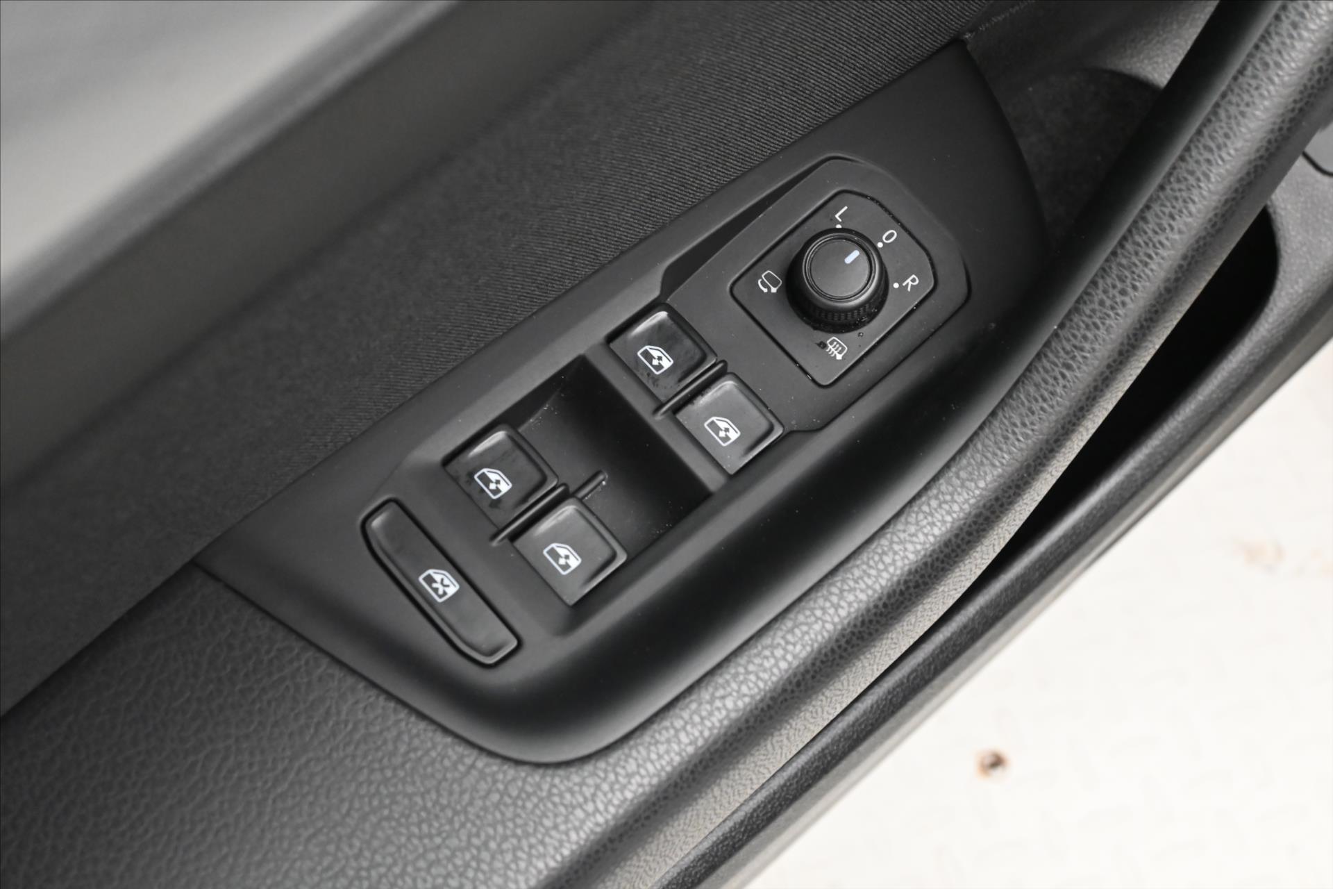 Hlavní fotografie vozu Volkswagen Passat 2,0 TDI 140 kW DSG Business Záruka až 5 let (25)