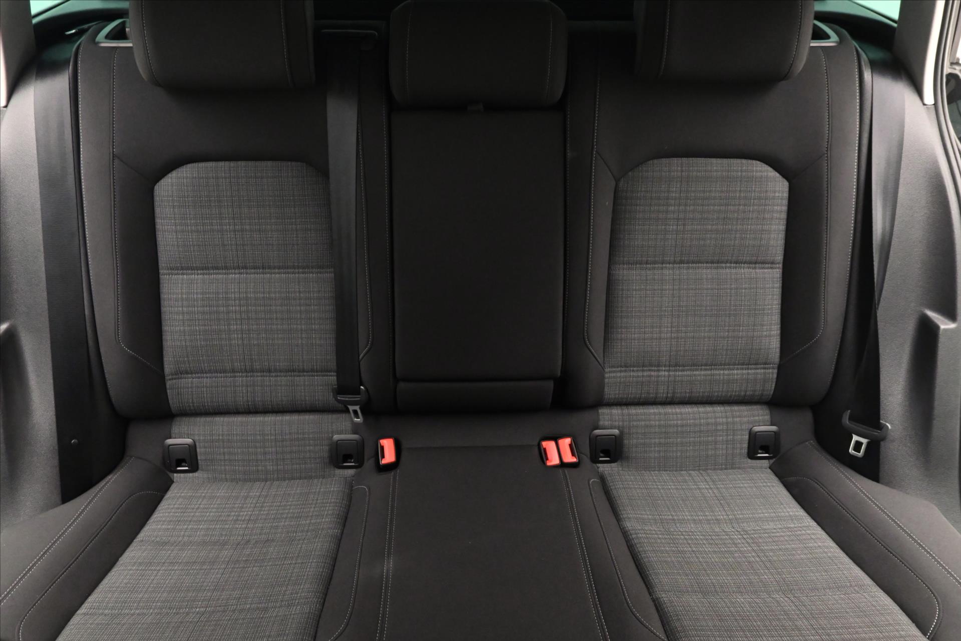 Hlavní fotografie vozu Volkswagen Passat 2,0 TDI 140 kW DSG Business Záruka až 5 let (27)