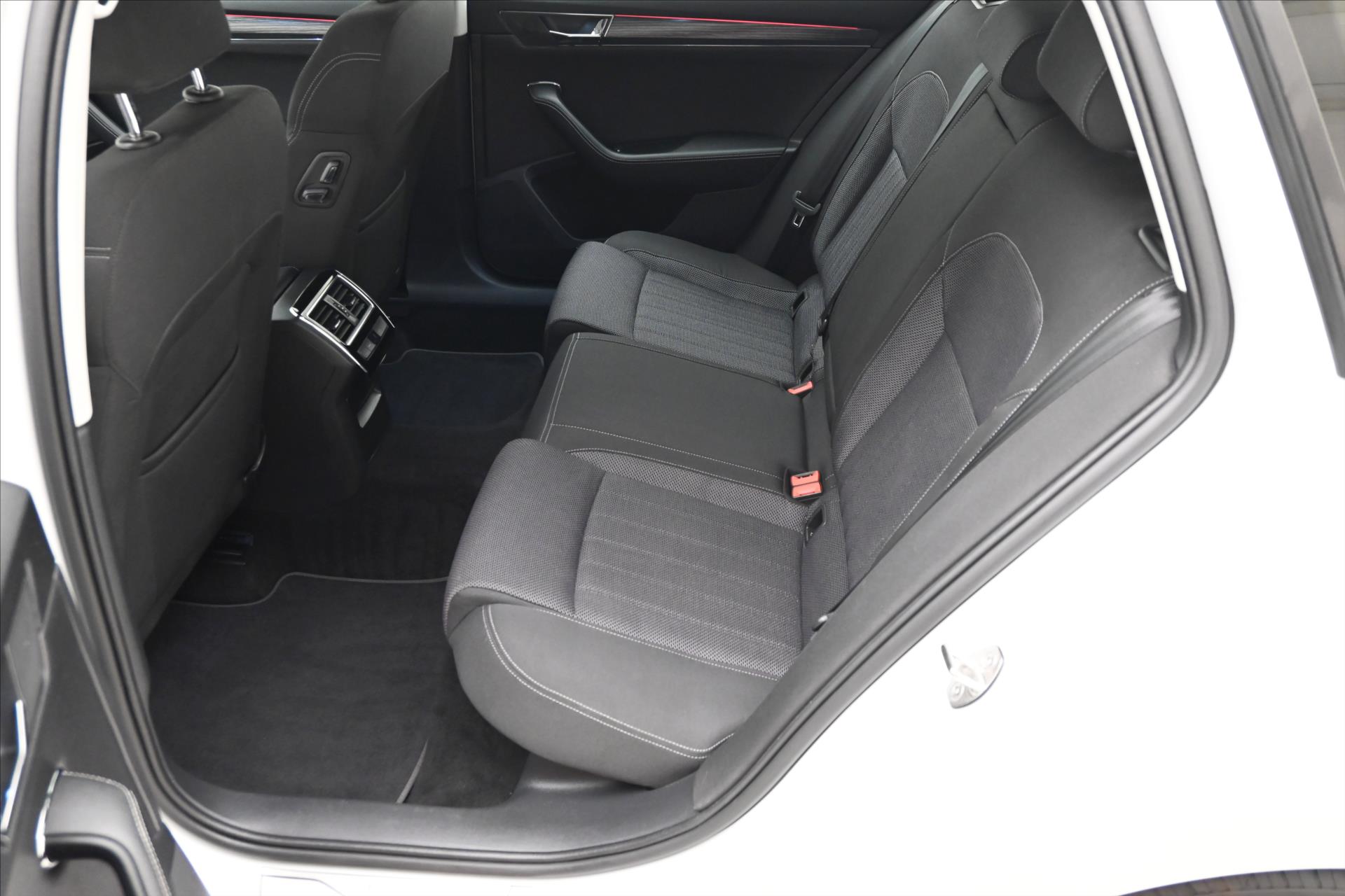 Main photo of the car Skoda Superb 2.0 TDI 110kW Style DSG Warranty up to 5 years (14)