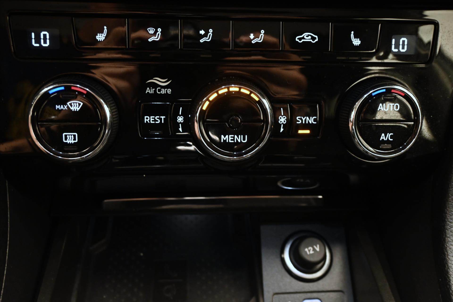 Hlavní fotografie vozu Škoda Superb 2,0 TDI 110kW Style DSG Záruka až 5 let (20)