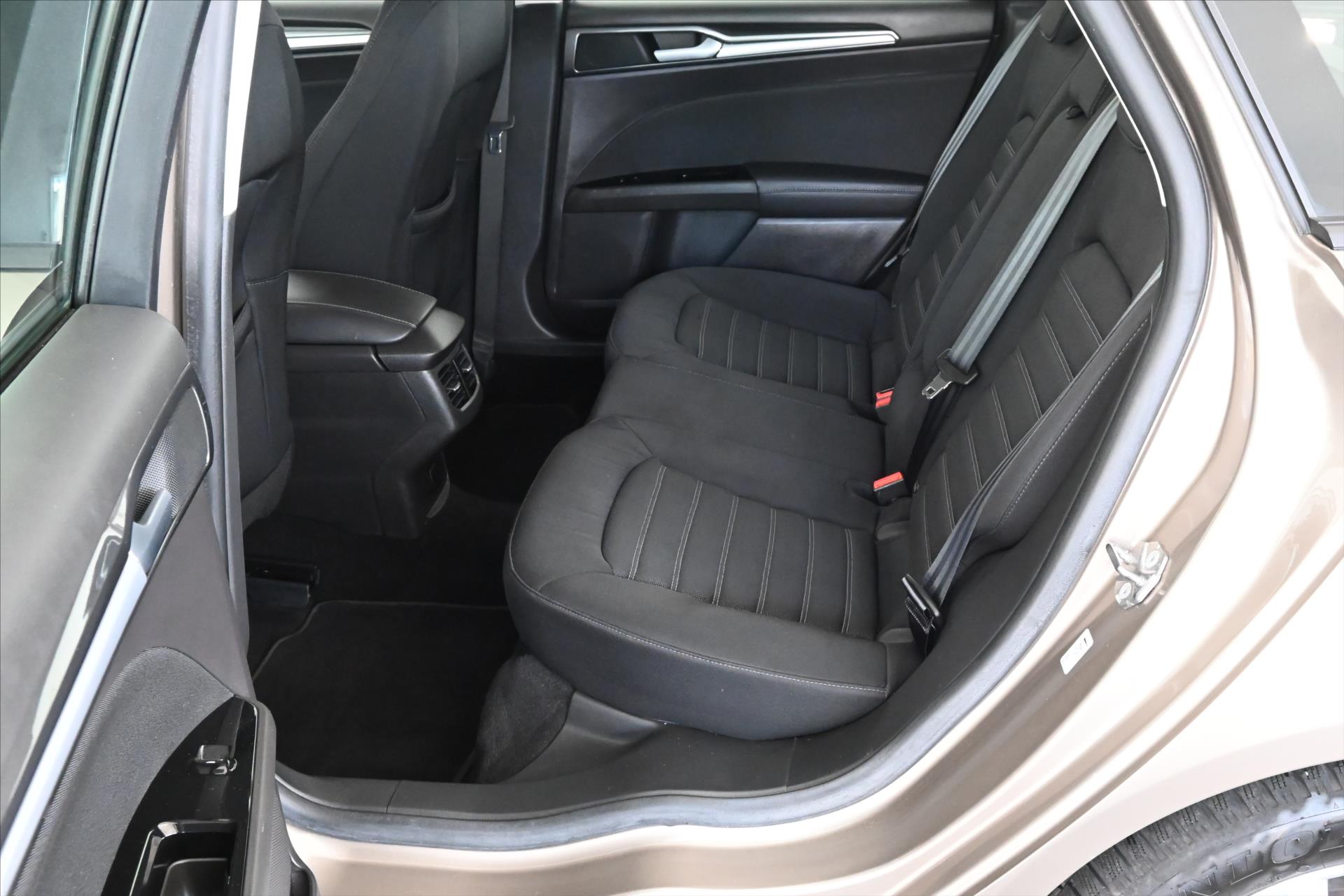 Hlavní fotografie vozu Ford Mondeo 2,0 EcoBlue 110 kW Business Záruka až 5 let (10)