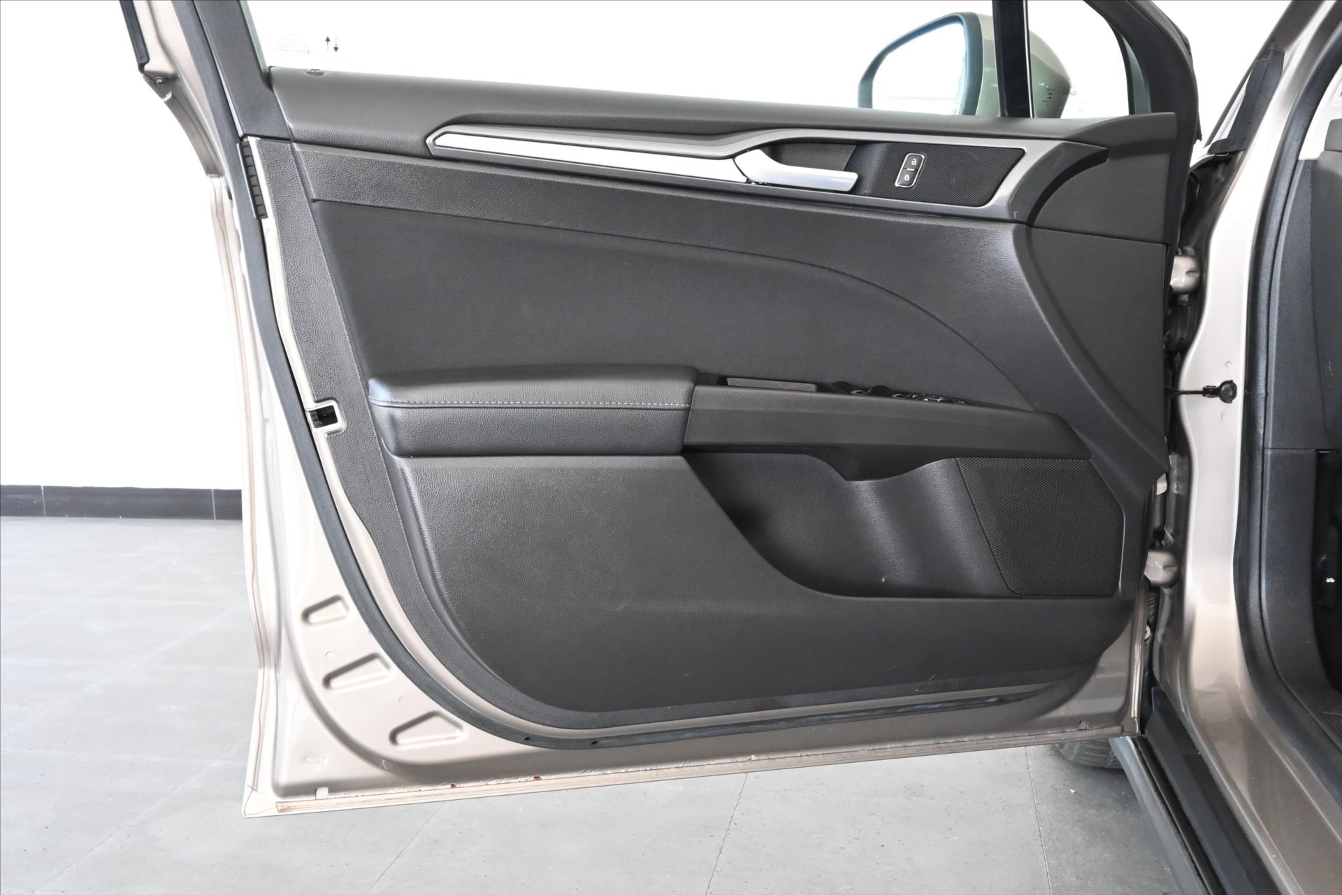 Hlavní fotografie vozu Ford Mondeo 2,0 EcoBlue 110 kW Business Záruka až 5 let (23)