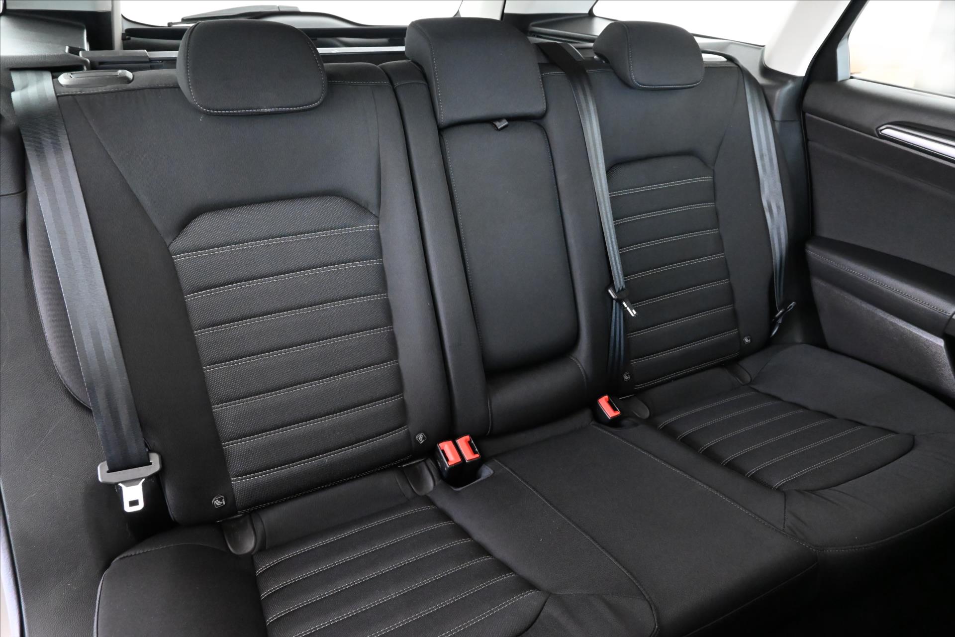 Hlavní fotografie vozu Ford Mondeo 2,0 EcoBlue 110 kW Business Záruka až 5 let (26)