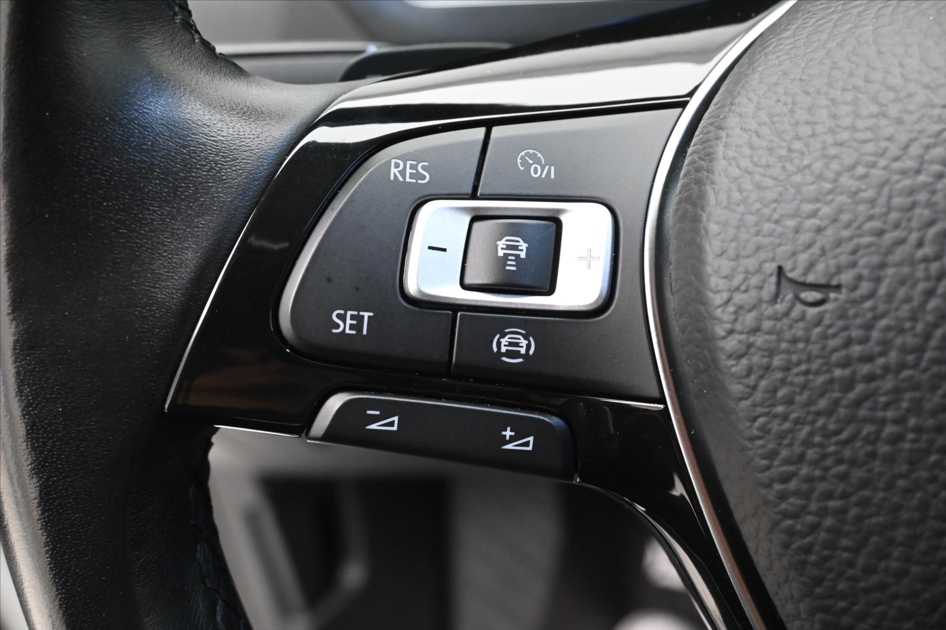 Hlavní fotografie vozu Volkswagen Tiguan Allspace 2,0 TDI 147 kW R-Line 4x4 7Míst Záruka až 5 let (25)