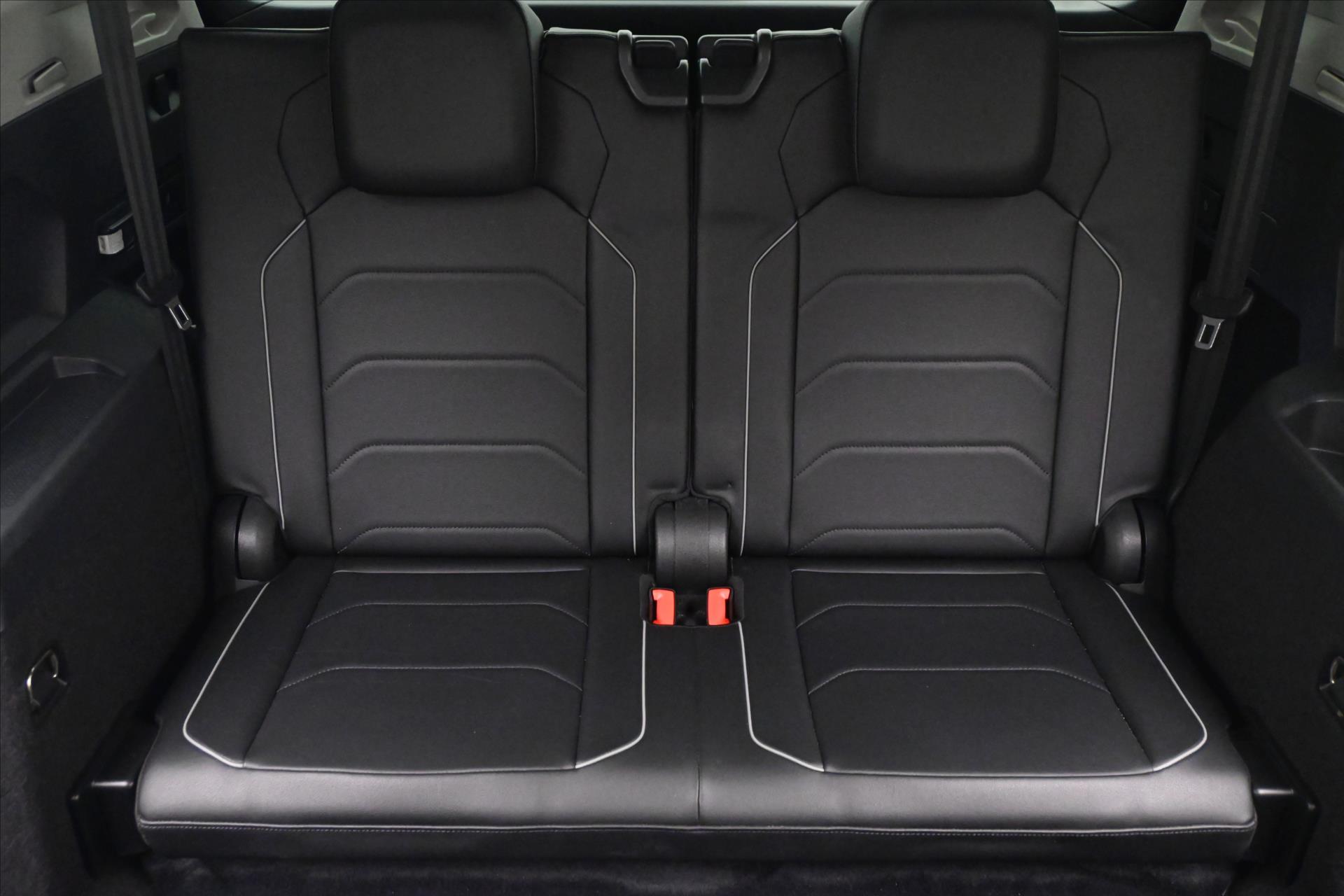 Hlavní fotografie vozu Volkswagen Tiguan Allspace 2,0 TDI 147 kW R-Line 4x4 7Míst Záruka až 5 let (31)