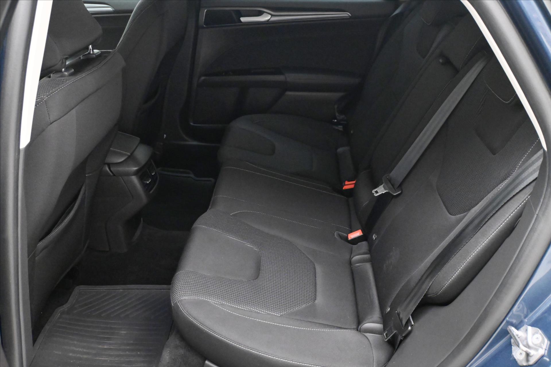Hlavní fotografie vozu Ford Mondeo 2,0 EcoBlue 110kW AT8 Titanium Záruka až 5 let (14)