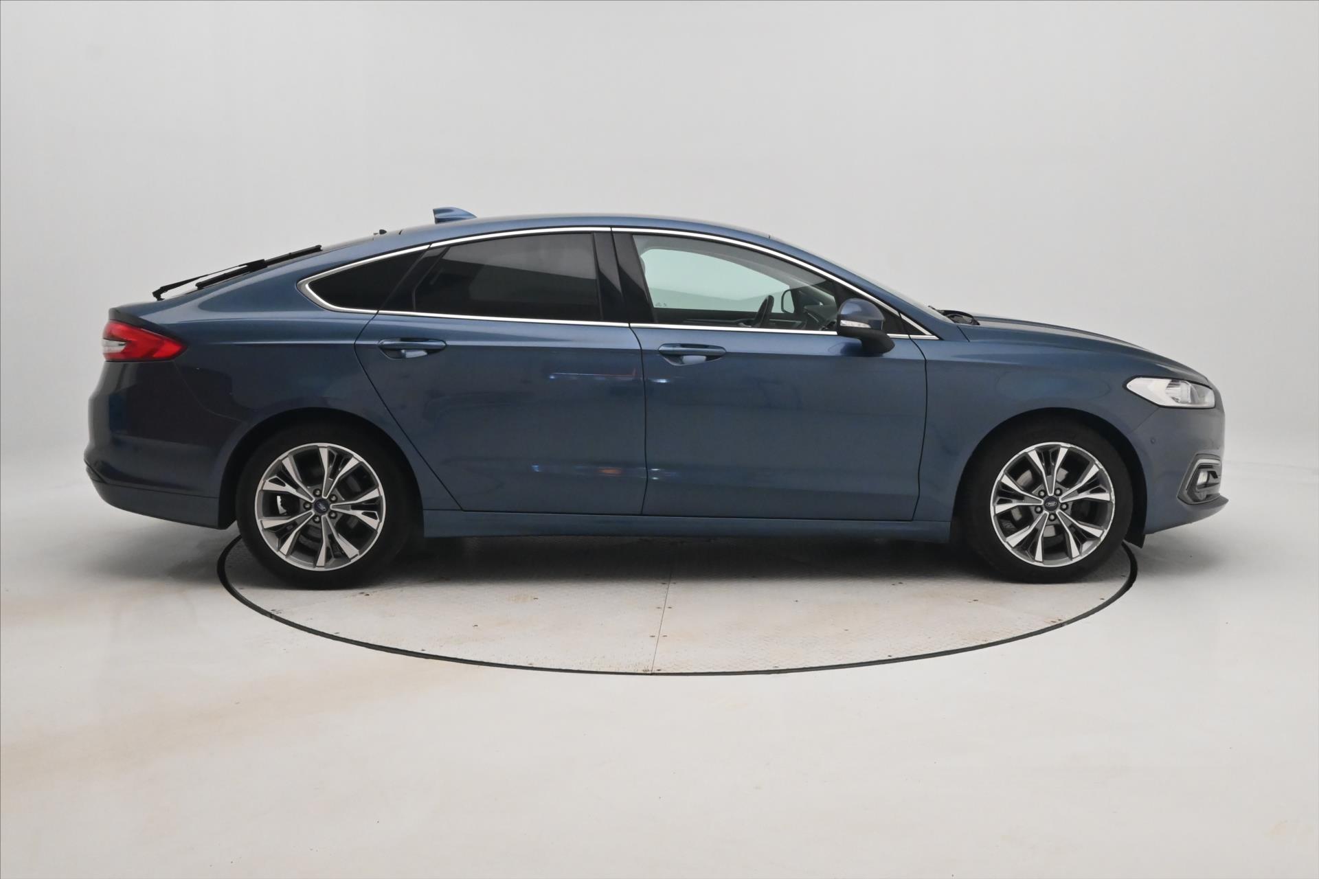 Hlavní fotografie vozu Ford Mondeo 2,0 EcoBlue 110kW AT8 Titanium Záruka až 5 let (4)