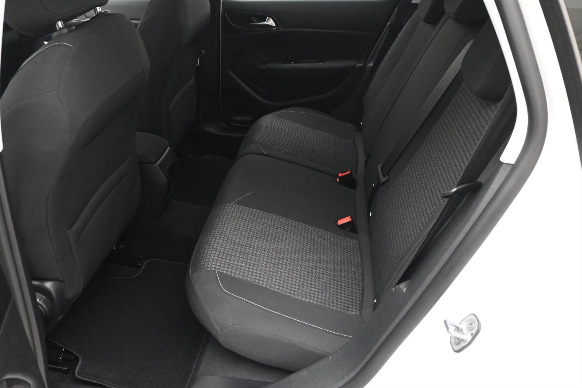 Hlavní fotografie vozu Peugeot 308 1,5 BlueHDi 96 kW Active Business Záruka až 5 let (14)