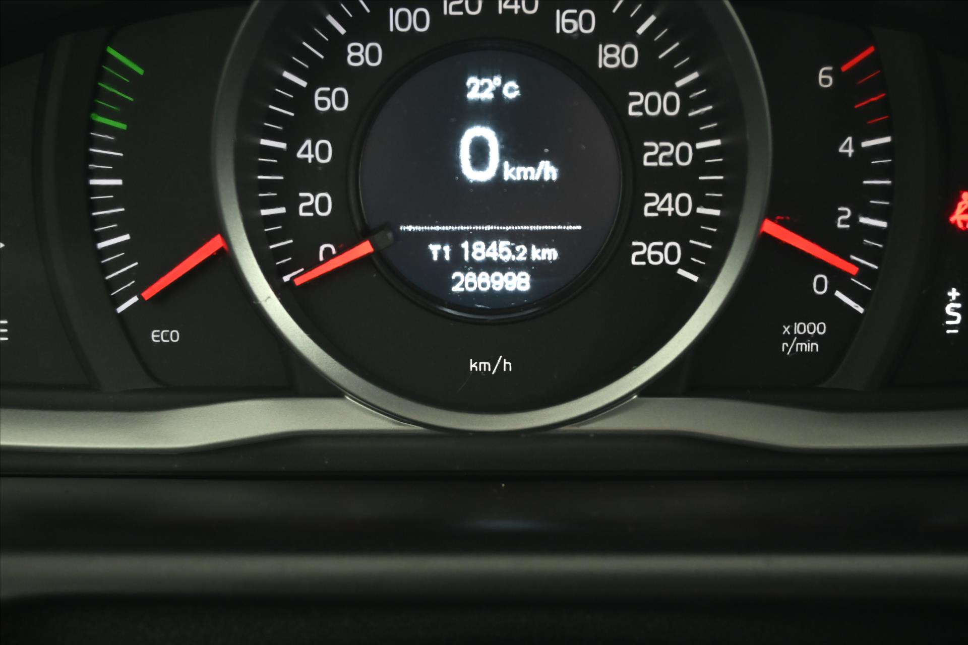 Hlavní fotografie vozu Volvo XC60 2,4 D5 133 kW AT6 AWD Záruka až 5 let (14)