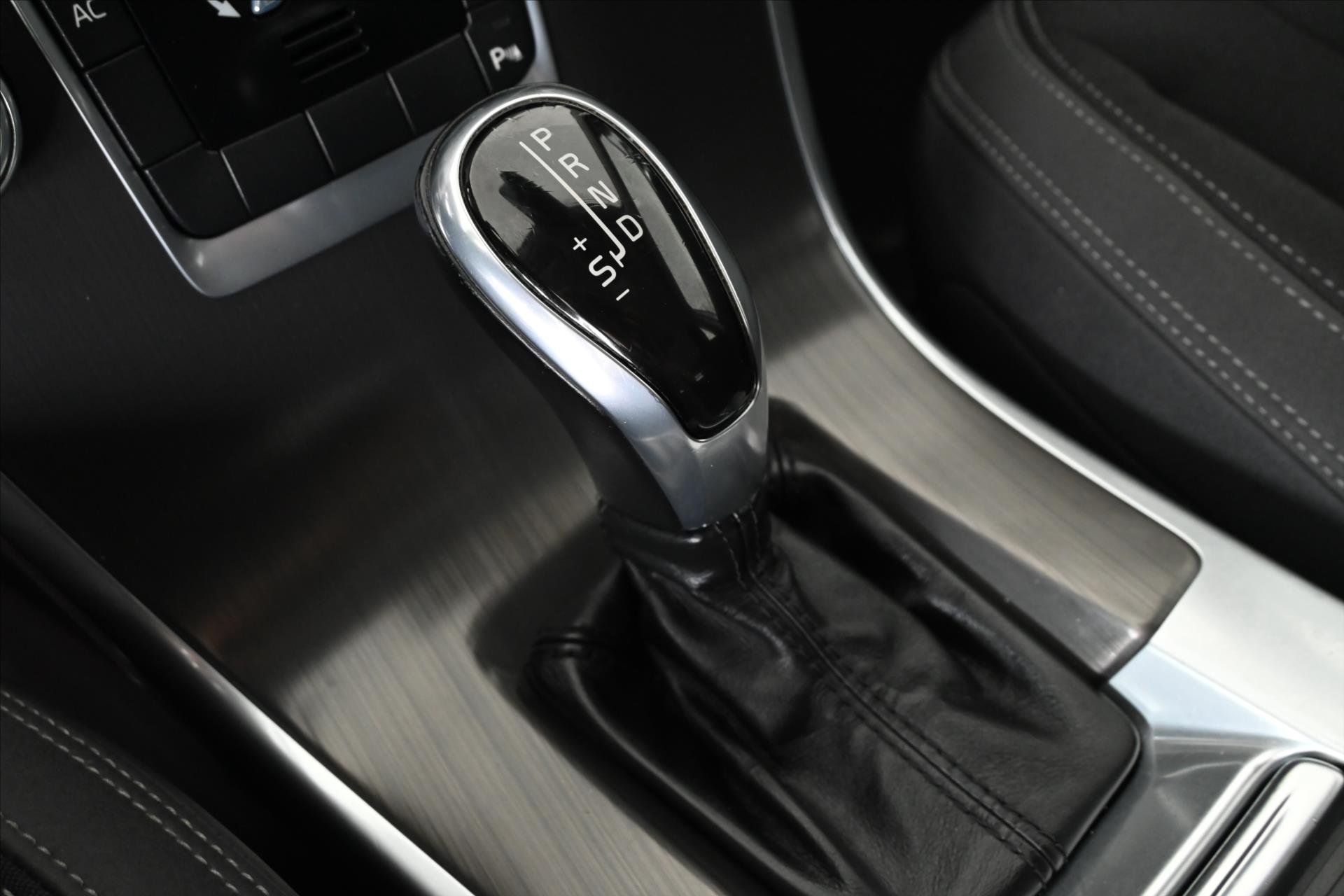 Hlavní fotografie vozu Volvo XC60 2,4 D5 133 kW AT6 AWD Záruka až 5 let (21)