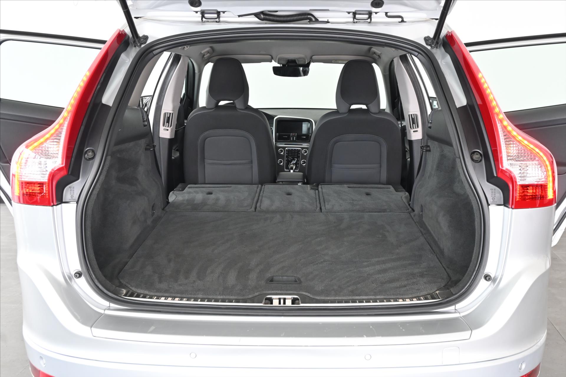 Hlavní fotografie vozu Volvo XC60 2,4 D5 133 kW AT6 AWD Záruka až 5 let (7)