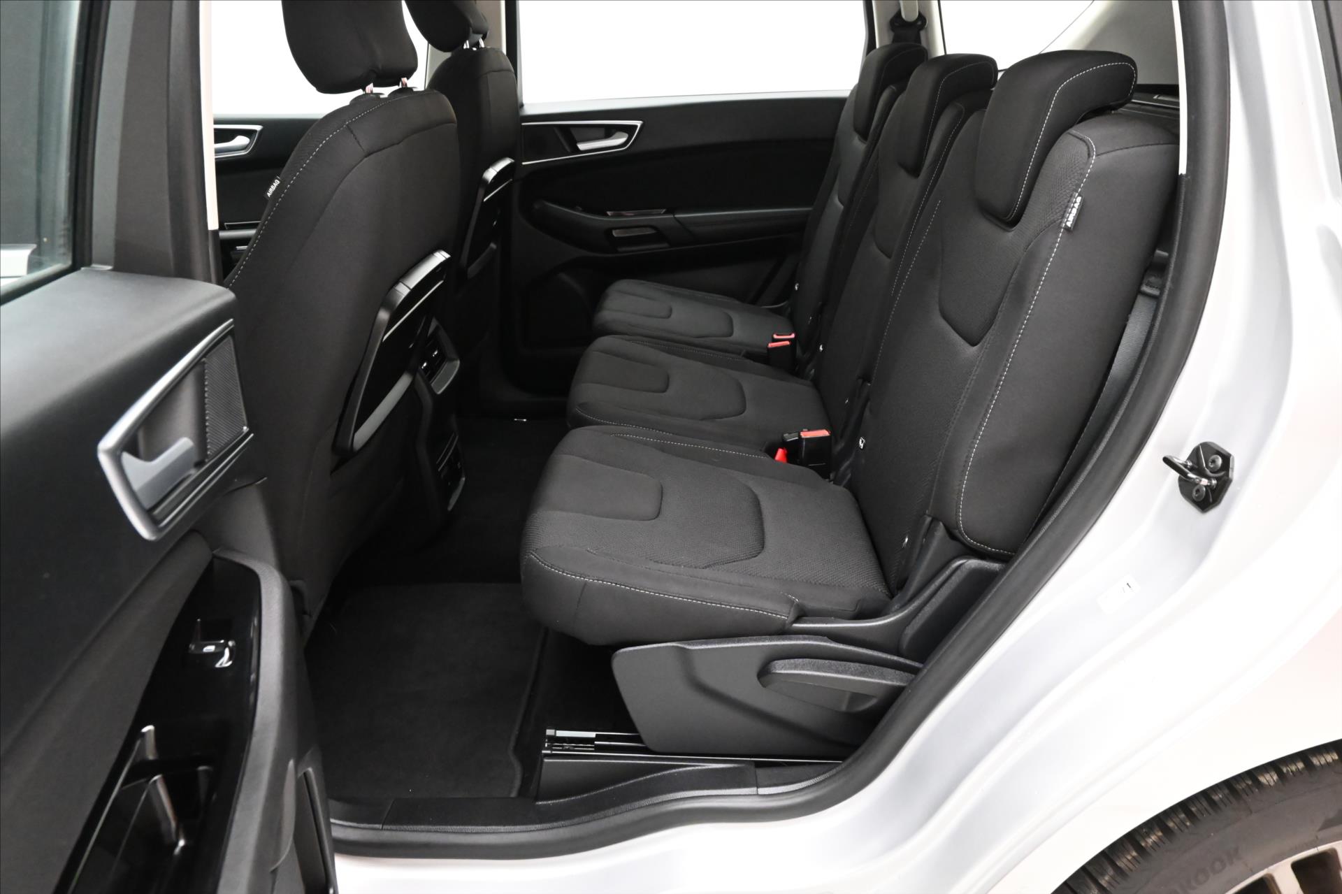 Hlavní fotografie vozu Ford S-MAX 2,0 EcoBlue 140 kW AT8 Titanium Záruka až 5 let (14)