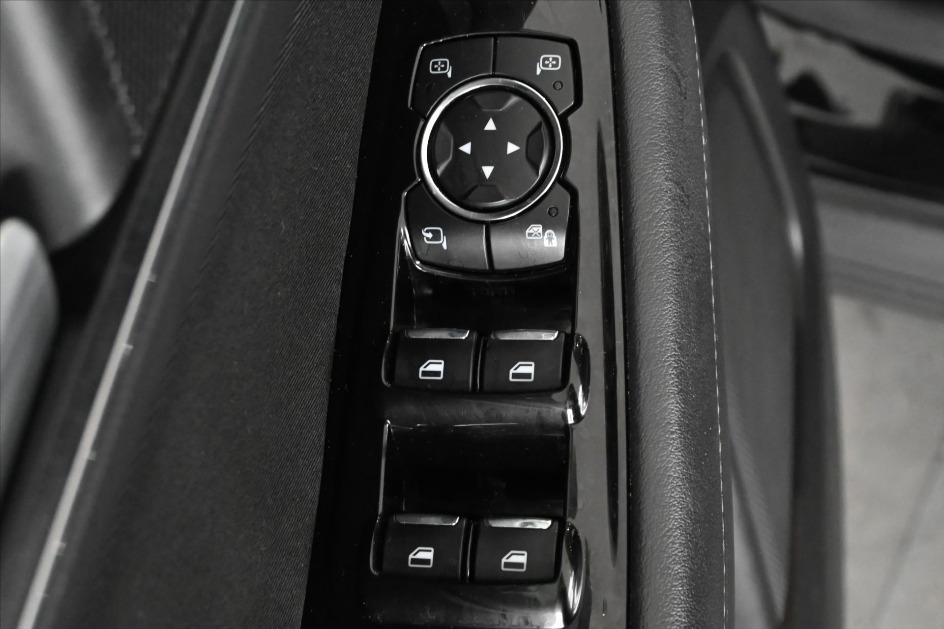 Hlavní fotografie vozu Ford S-MAX 2,0 EcoBlue 110 kW AT8 Titanium Záruka až 5 let (25)