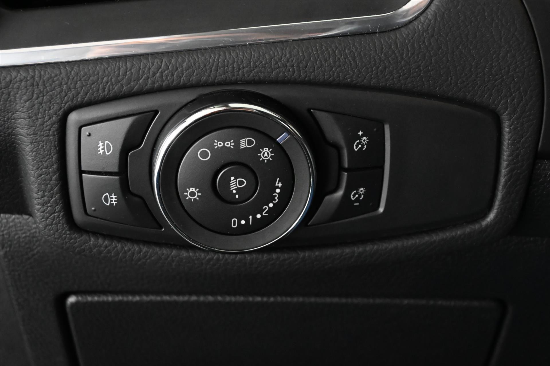 Hlavní fotografie vozu Ford S-MAX 2,0 EcoBlue 110 kW AT8 Titanium Záruka až 5 let (26)