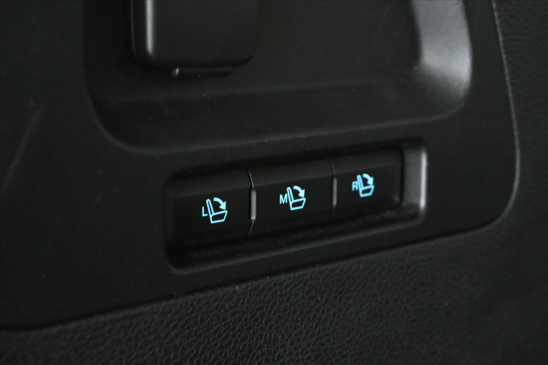Hlavní fotografie vozu Ford S-MAX 2,0 EcoBlue 110 kW AT8 Titanium Záruka až 5 let (28)