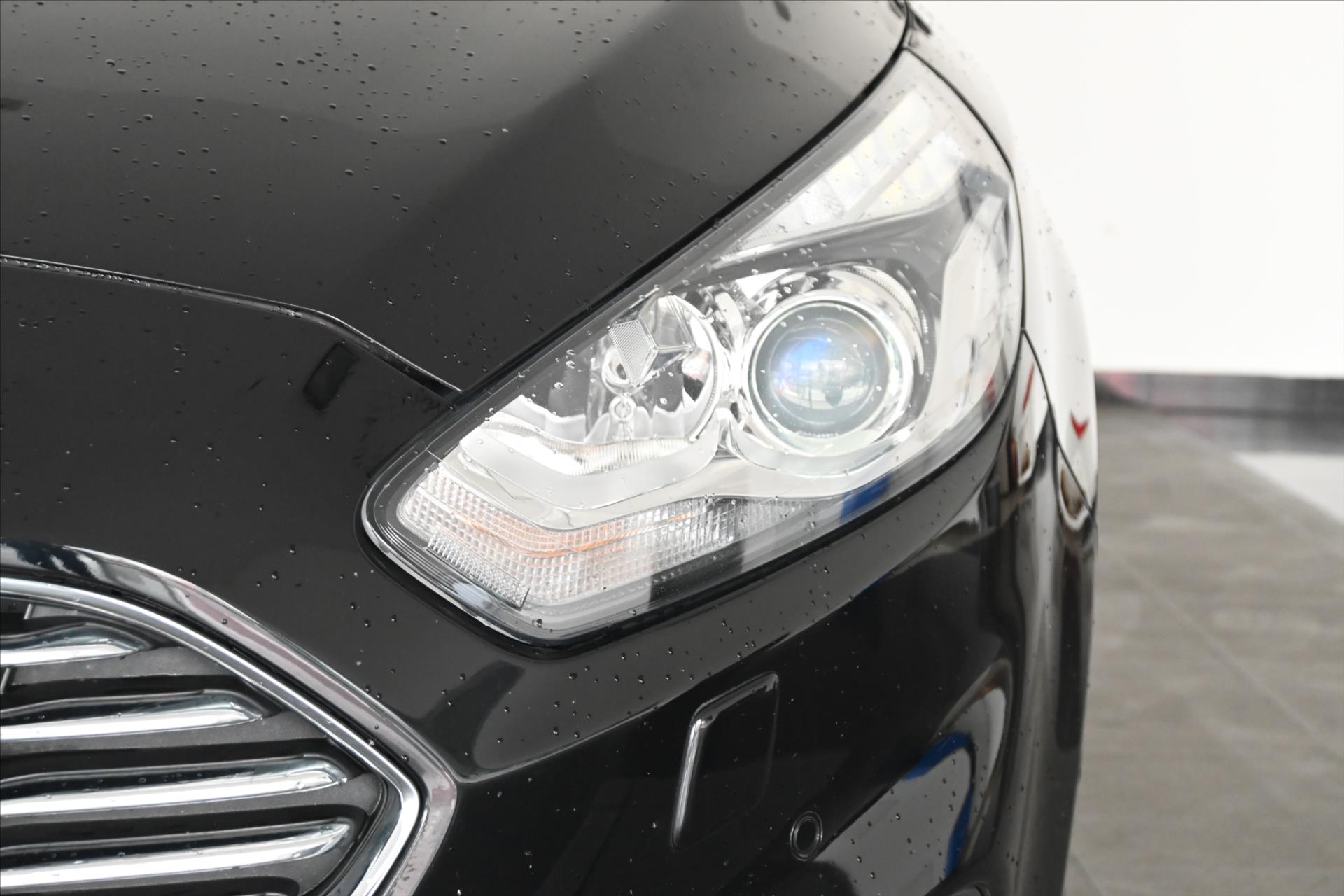 Hlavní fotografie vozu Ford S-MAX 2,0 EcoBlue 110 kW AT8 Titanium Záruka až 5 let (30)