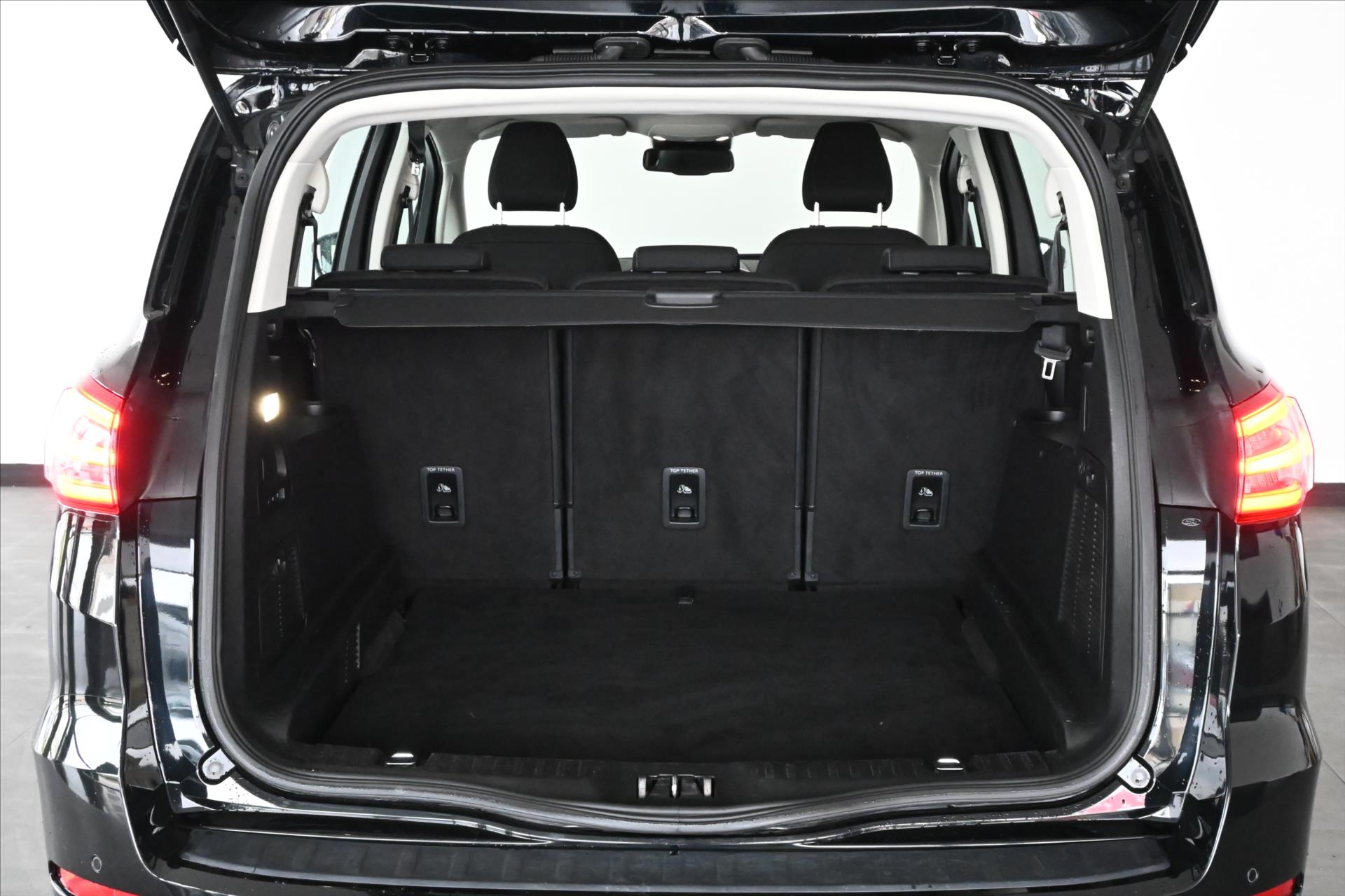 Hlavní fotografie vozu Ford S-MAX 2,0 EcoBlue 110 kW AT8 Titanium Záruka až 5 let (6)