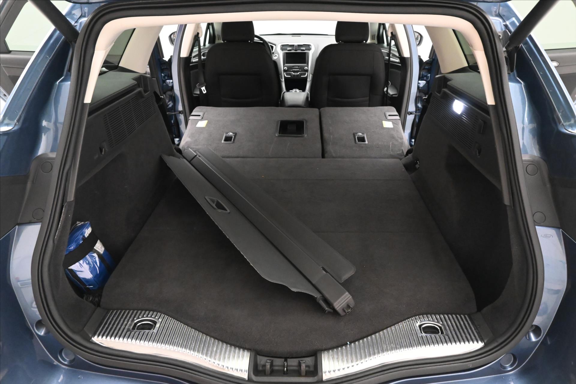 Hlavní fotografie vozu Ford Mondeo 2,0 EcoBlue 110 kW Titanium AT8 Záruka až 5 let (11)