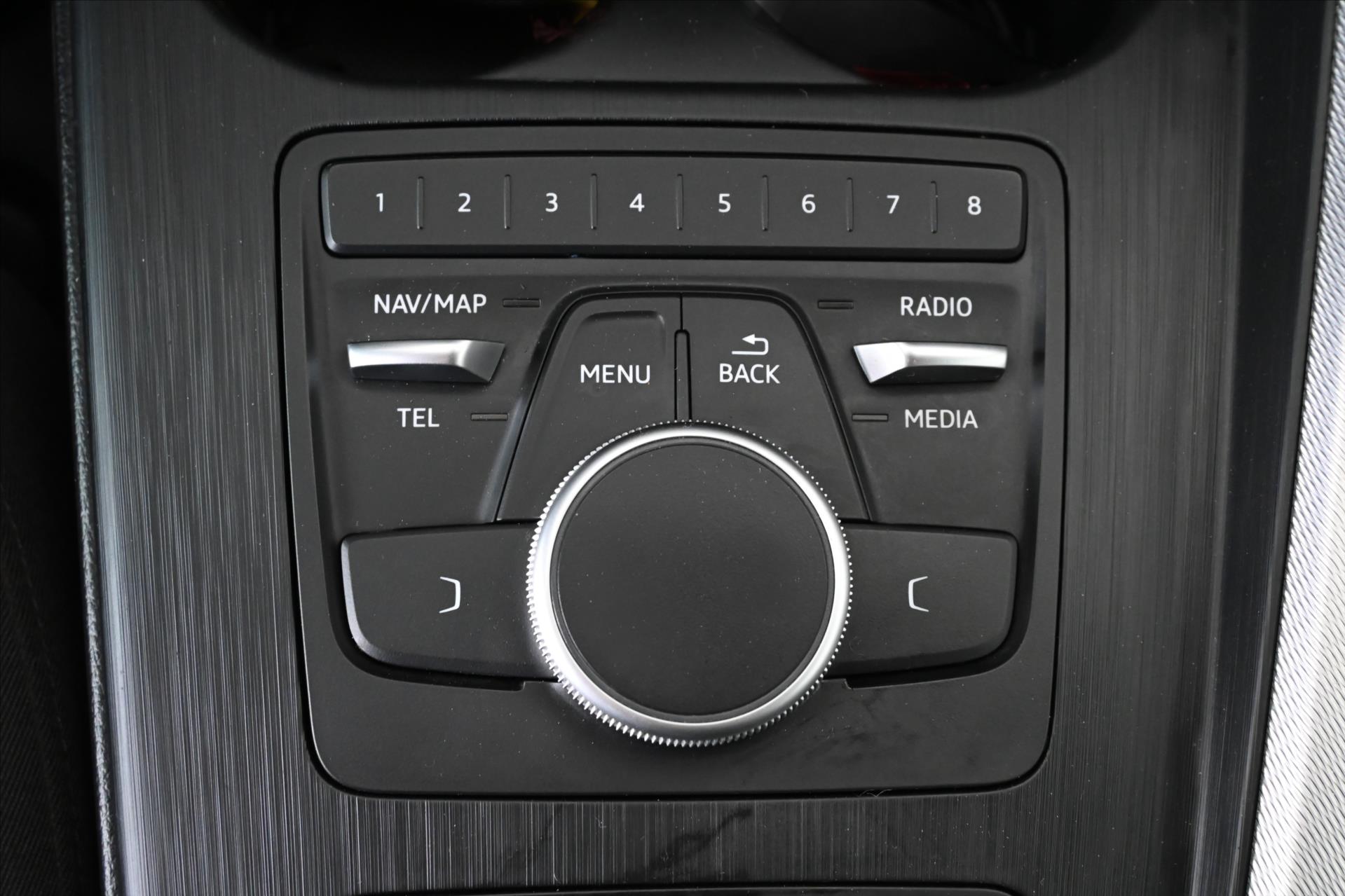 Hlavní fotografie vozu Audi A4 2,0 40TDI 140 kW S-Tronic Záruka až 5 let (24)
