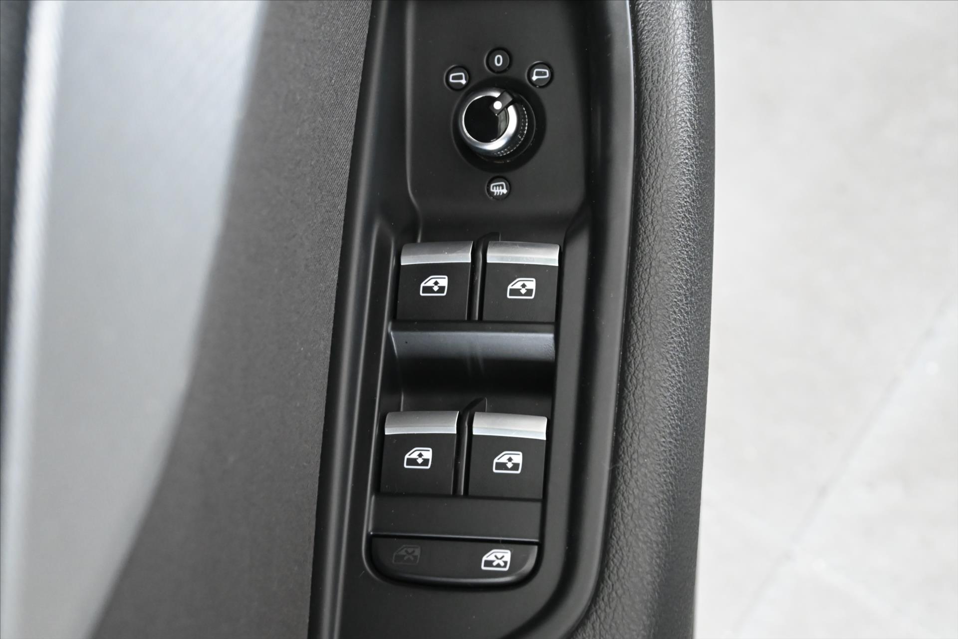 Hlavní fotografie vozu Audi A4 2,0 40TDI 140 kW S-Tronic Záruka až 5 let (27)