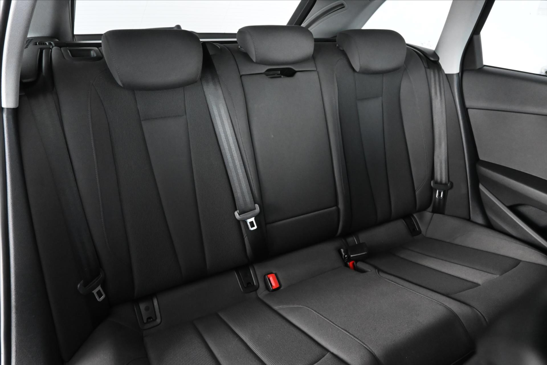 Hlavní fotografie vozu Audi A4 2,0 40TDI 140 kW S-Tronic Záruka až 5 let (29)