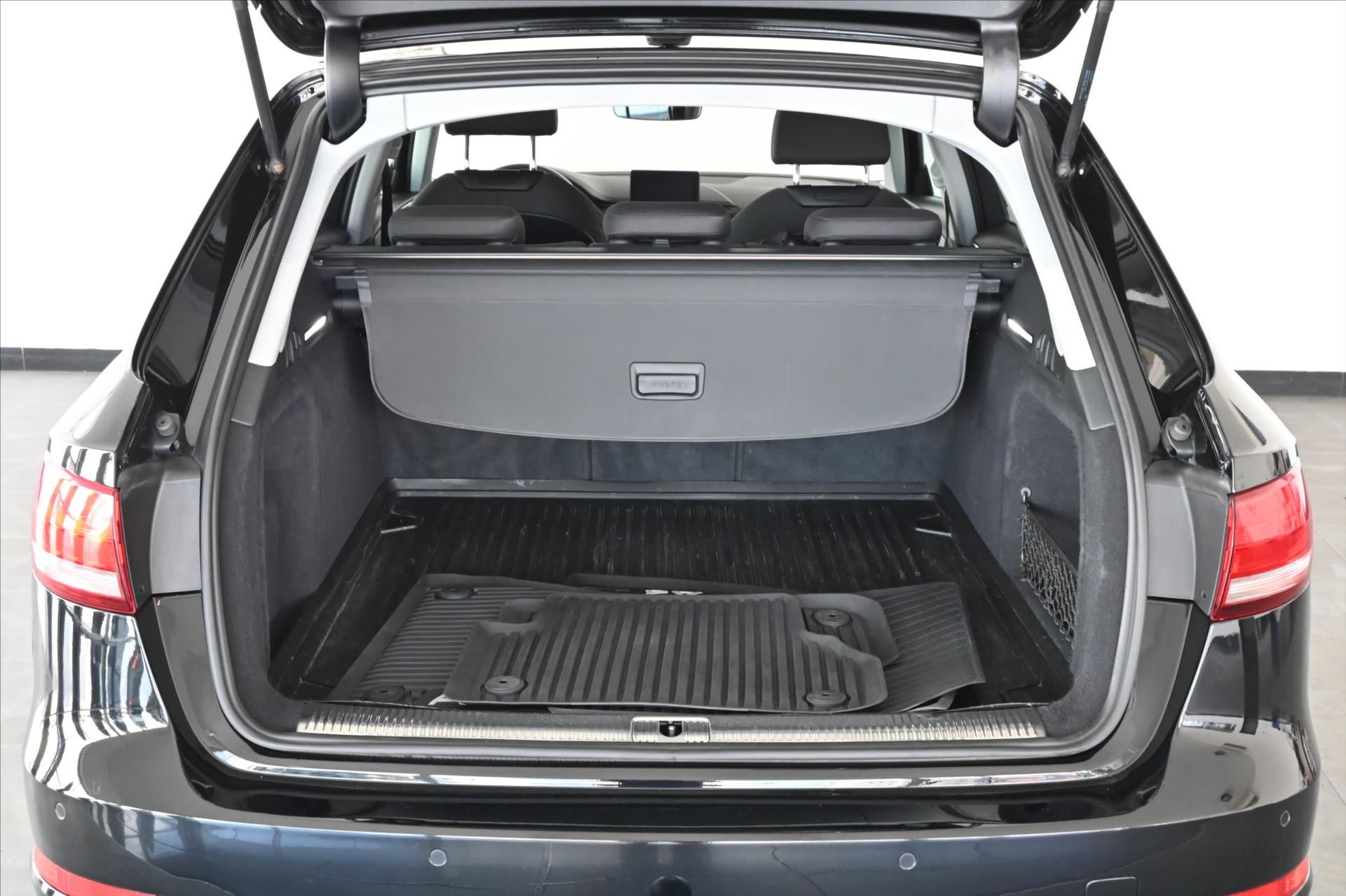 Hlavní fotografie vozu Audi A4 2,0 40TDI 140 kW S-Tronic Záruka až 5 let (6)