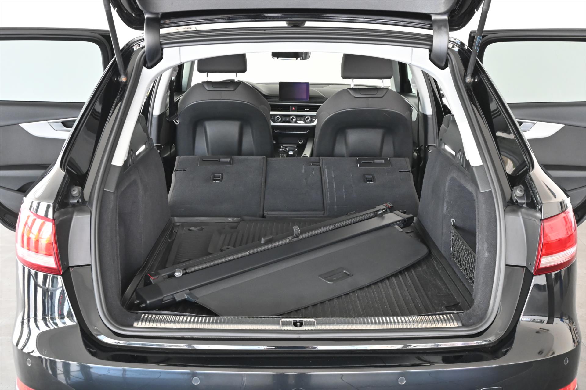 Hlavní fotografie vozu Audi A4 2,0 40TDI 140 kW S-Tronic Záruka až 5 let (7)