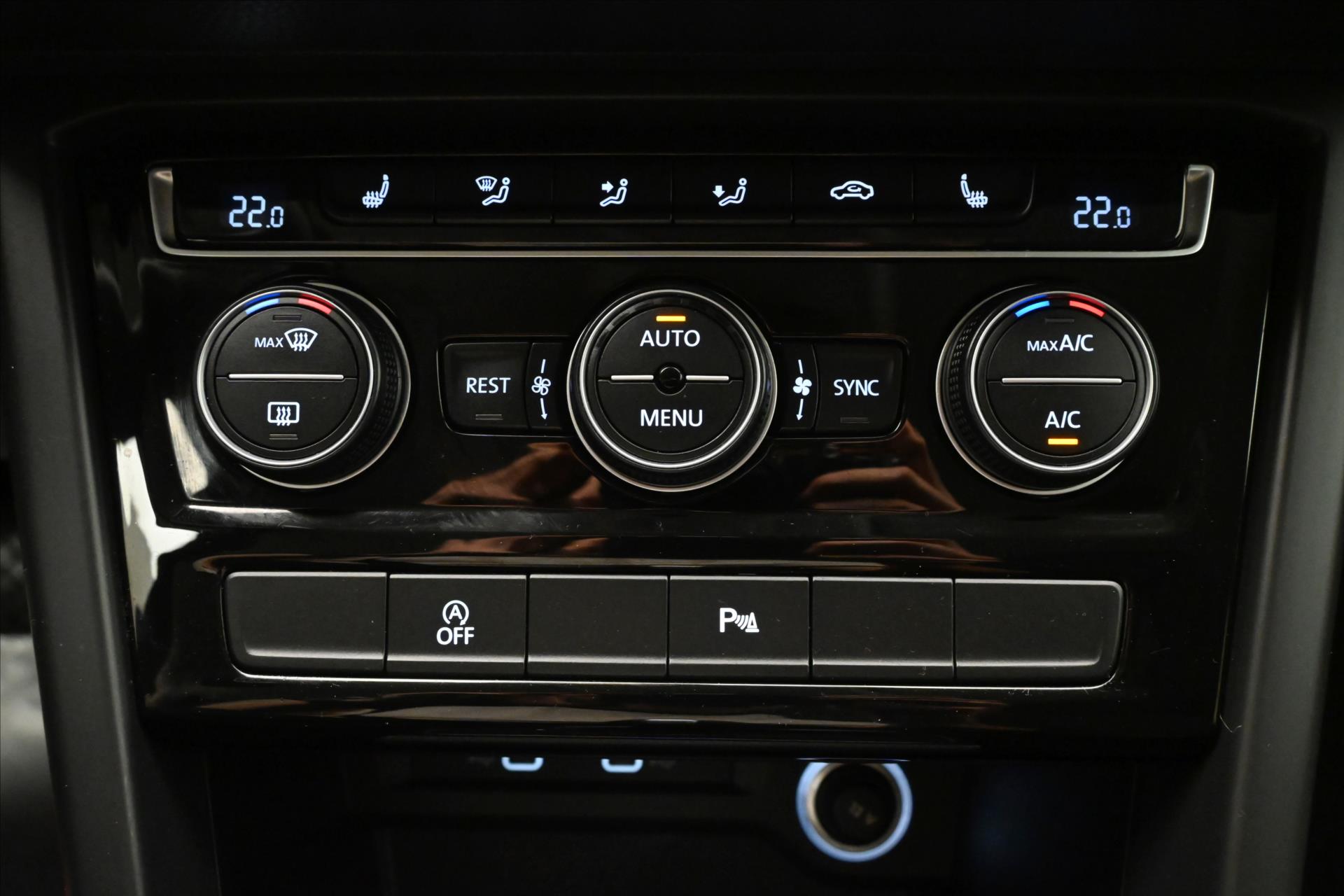 Hlavní fotografie vozu Volkswagen Touran 2,0 TDI 110 kW DSG 7/Míst Comfortline ZÁRUKA AŽ 5 LET (21)