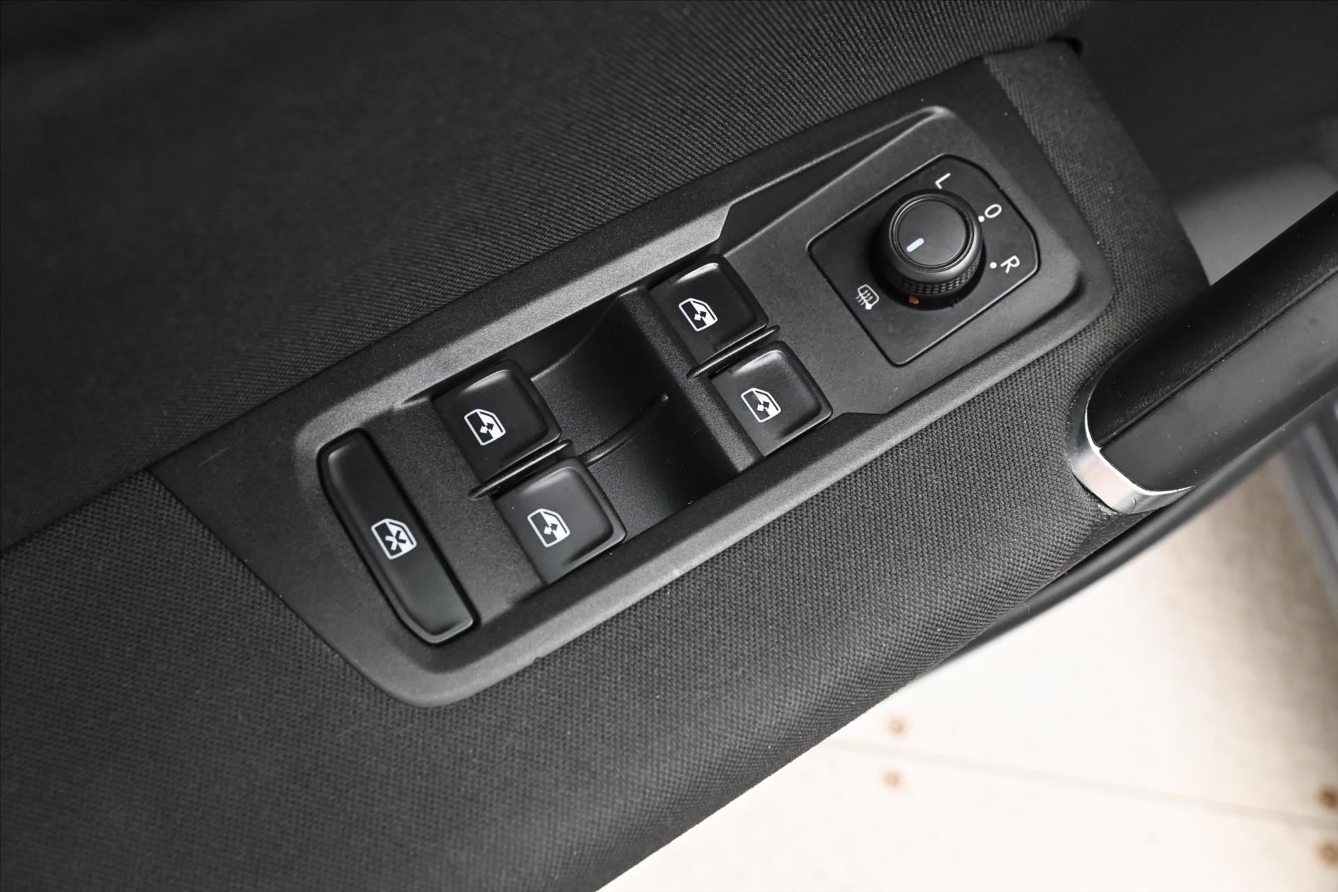 Hlavní fotografie vozu Volkswagen Touran 2,0 TDI 110 kW DSG 7/Míst Comfortline ZÁRUKA AŽ 5 LET (25)