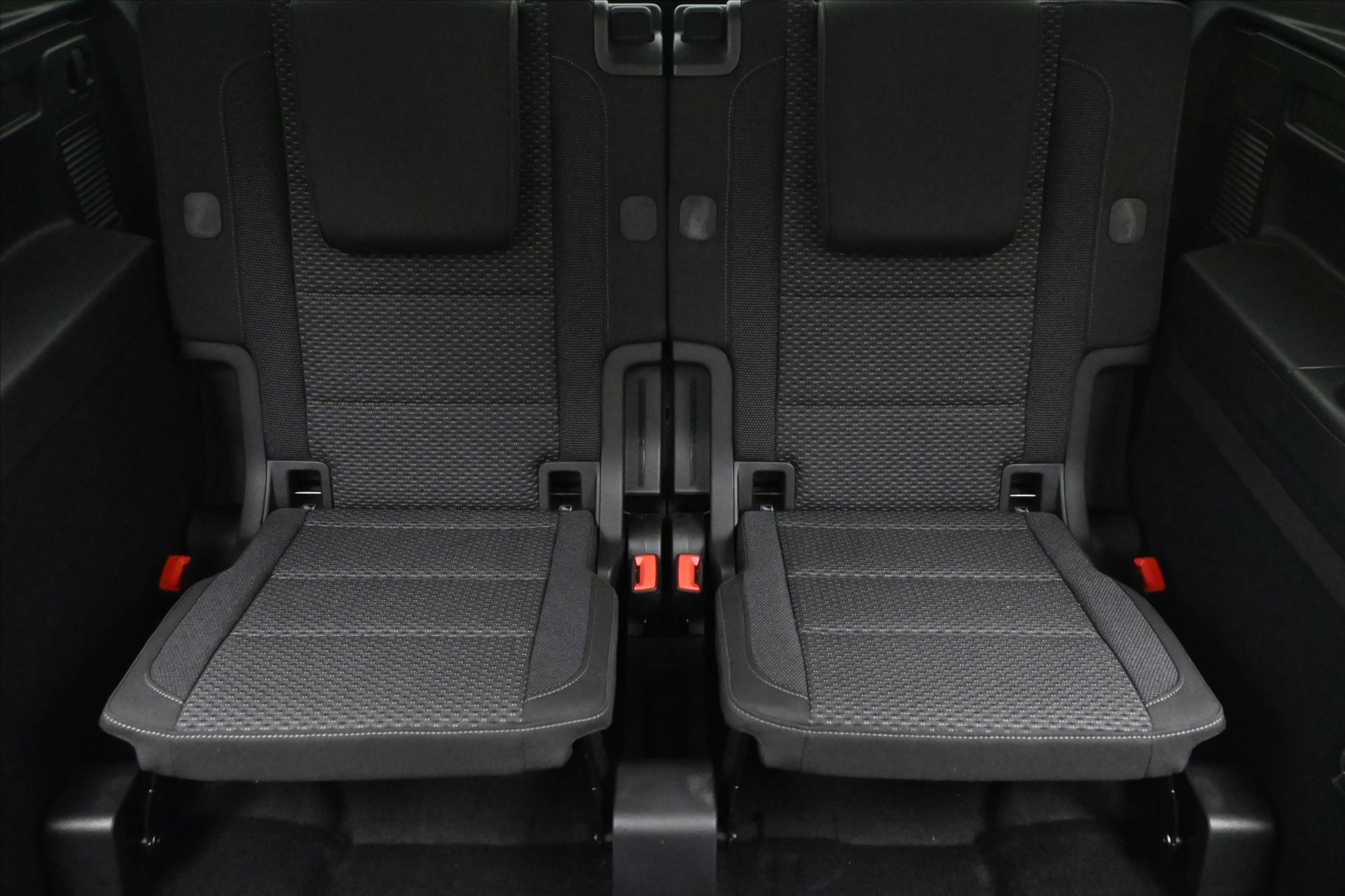 Hlavní fotografie vozu Volkswagen Touran 2,0 TDI 110 kW DSG 7/Míst Comfortline ZÁRUKA AŽ 5 LET (28)