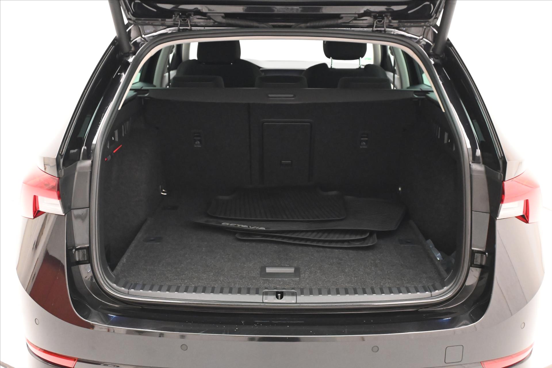 Hlavní fotografie vozu Škoda Octavia 2,0 TDI 110 KW DSG Ambition Záruka až 5 let (10)