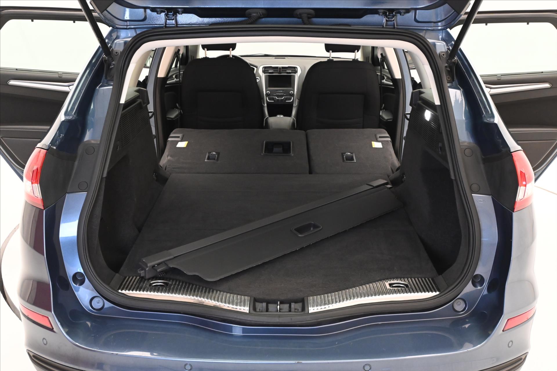 Hlavní fotografie vozu Ford Mondeo 2,0 TDCi 110kW AT8 Titanium Záruka až 5 let (10)