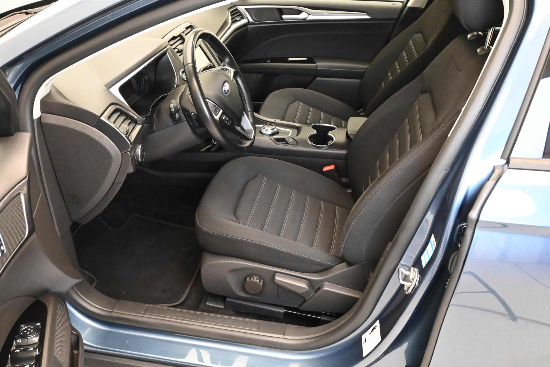 Hlavní fotografie vozu Ford Mondeo 2,0 TDCi 110kW AT8 Titanium Záruka až 5 let (12)