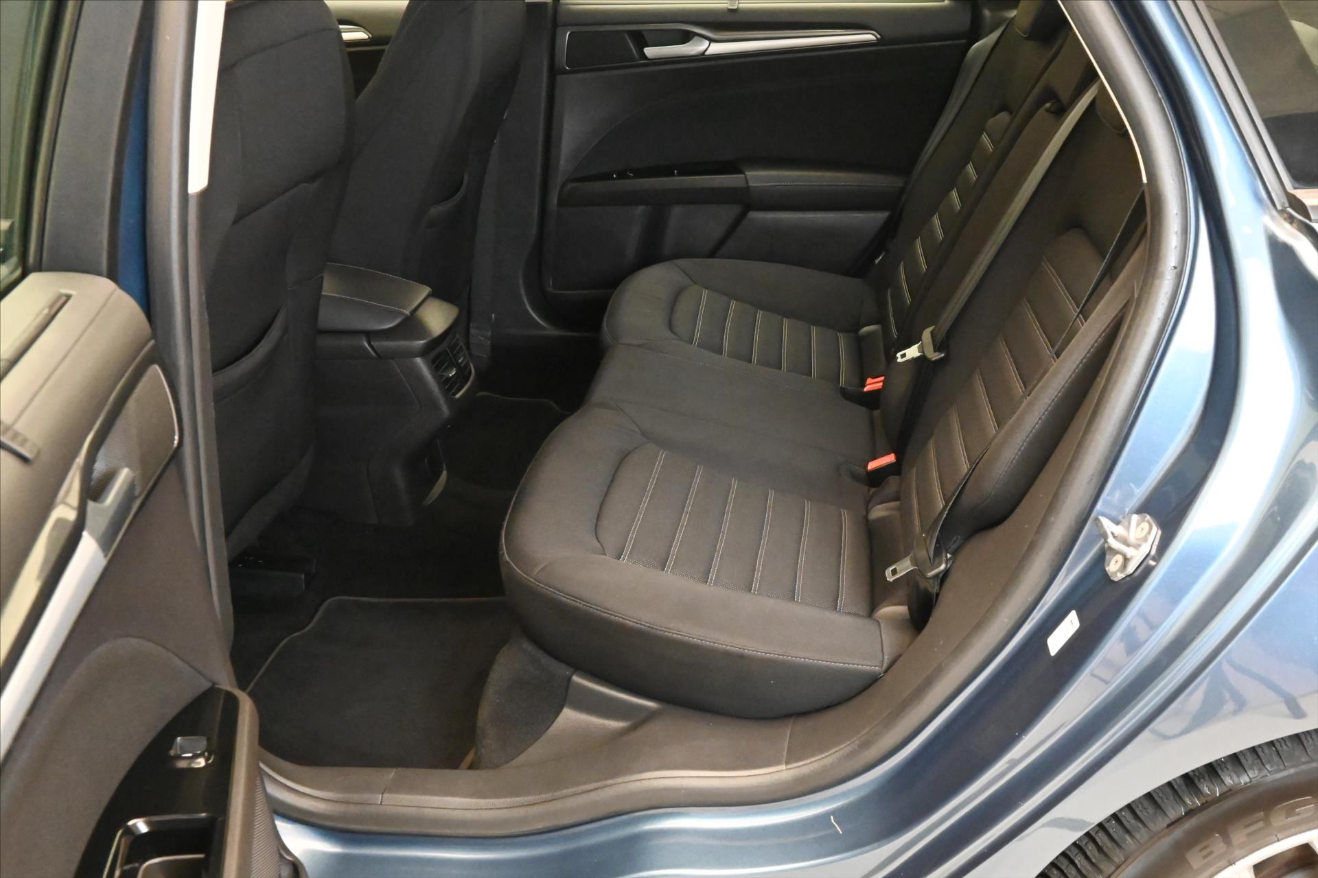 Hlavní fotografie vozu Ford Mondeo 2,0 TDCi 110kW AT8 Titanium Záruka až 5 let (13)
