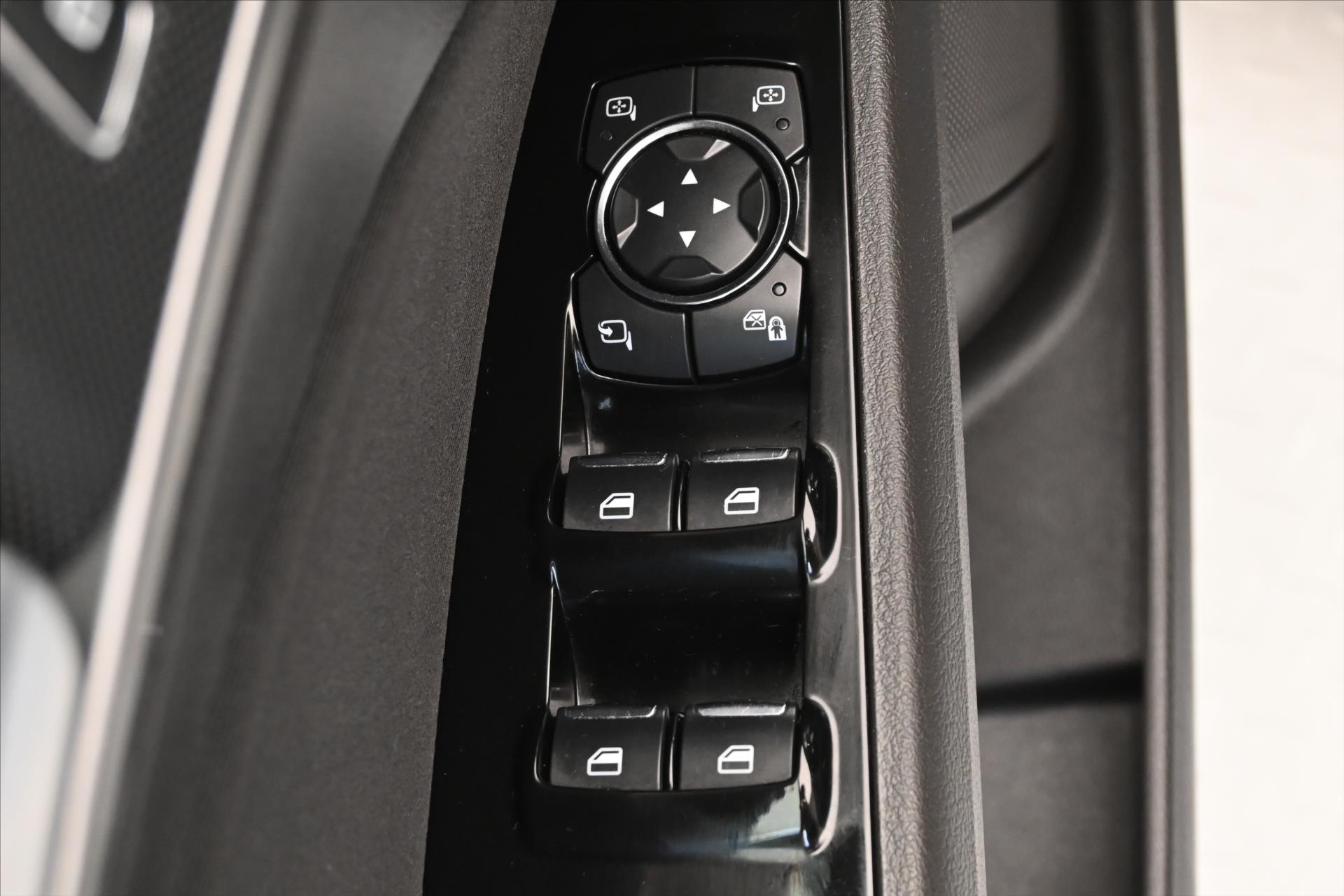 Hlavní fotografie vozu Ford Mondeo 2,0 TDCi 110kW AT8 Titanium Záruka až 5 let (28)