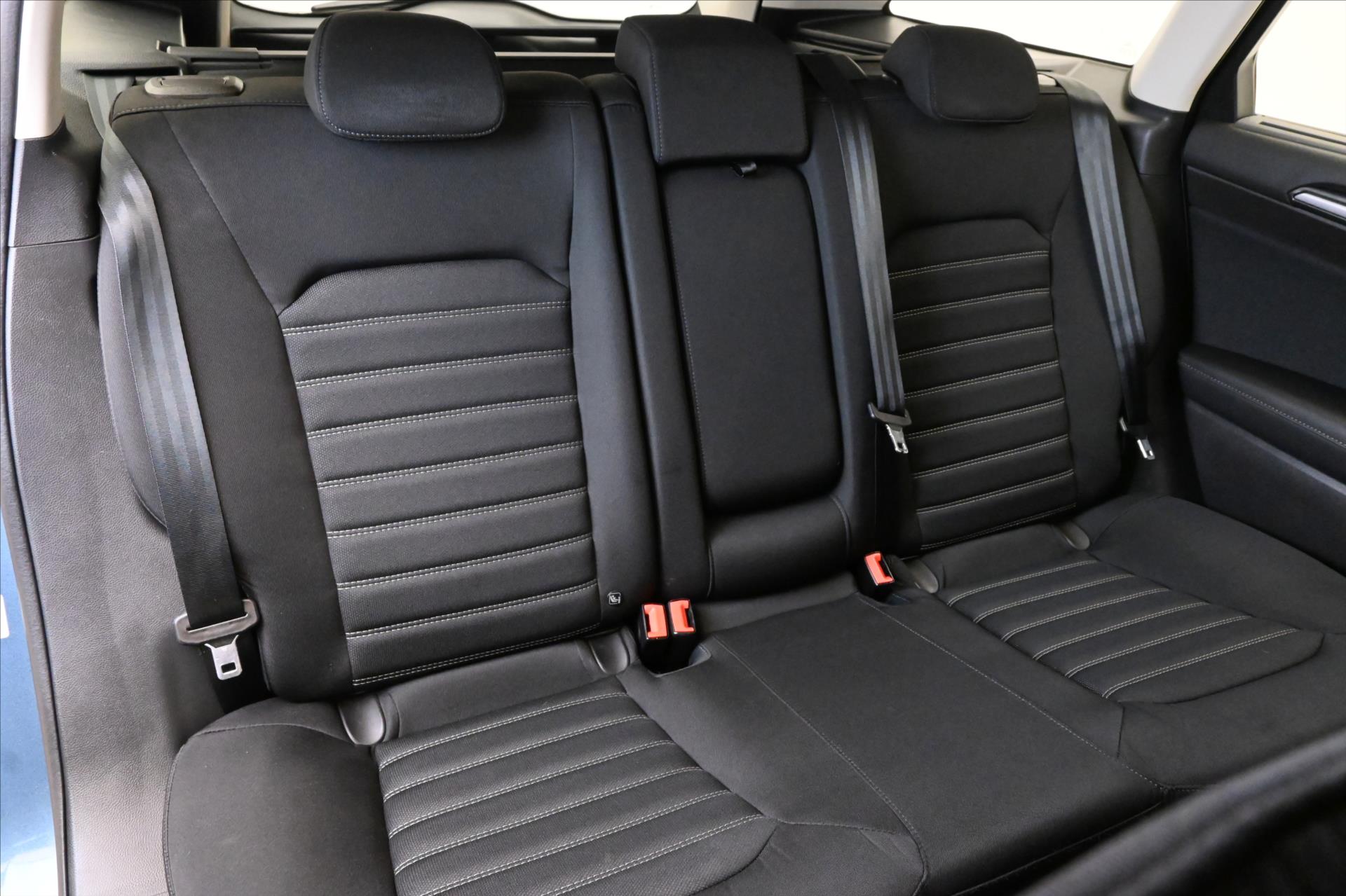 Hlavní fotografie vozu Ford Mondeo 2,0 TDCi 110kW AT8 Titanium Záruka až 5 let (30)