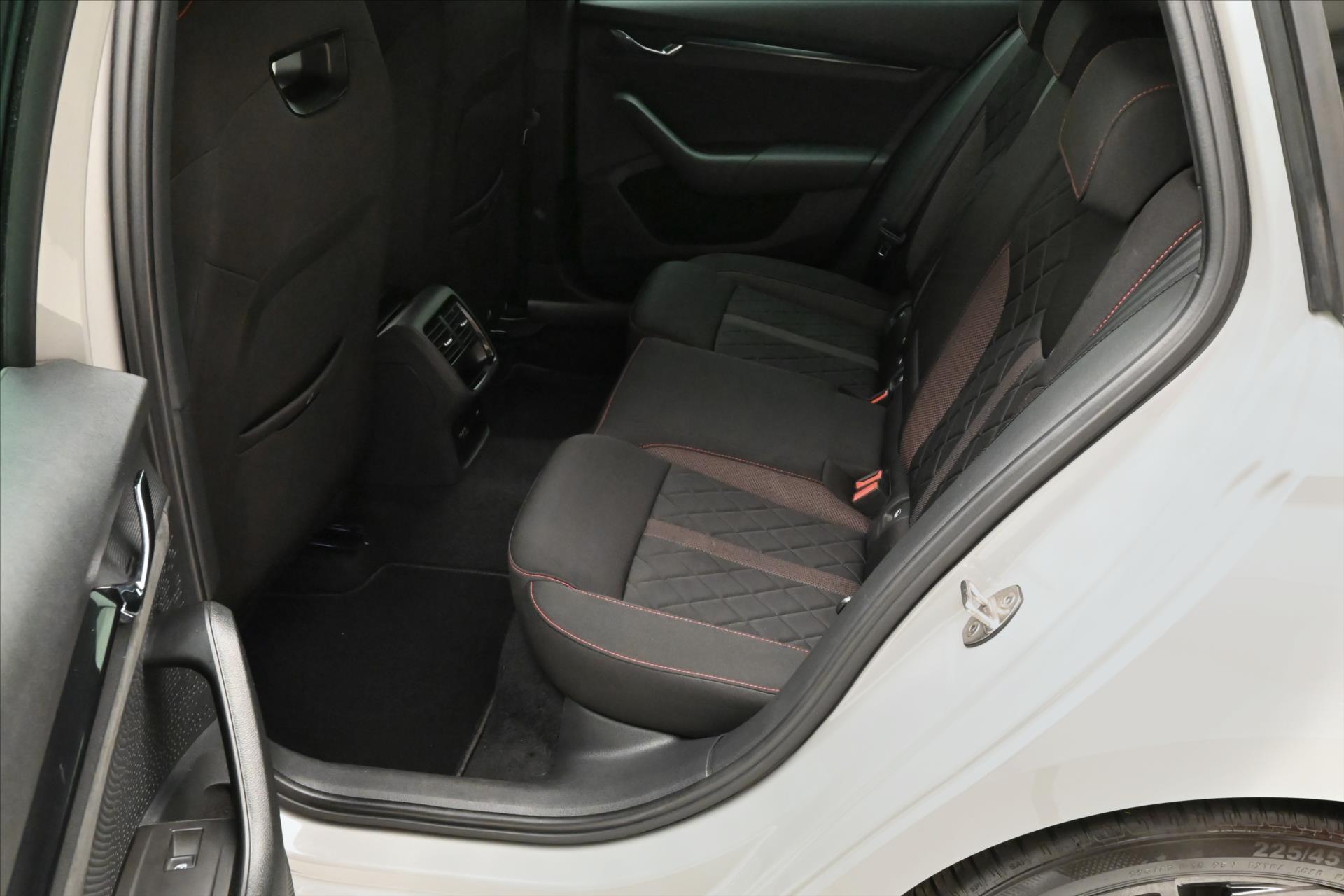 Hlavní fotografie vozu Škoda Octavia 2,0 TDI 147kW RS DSG Záruka až 5 let (14)