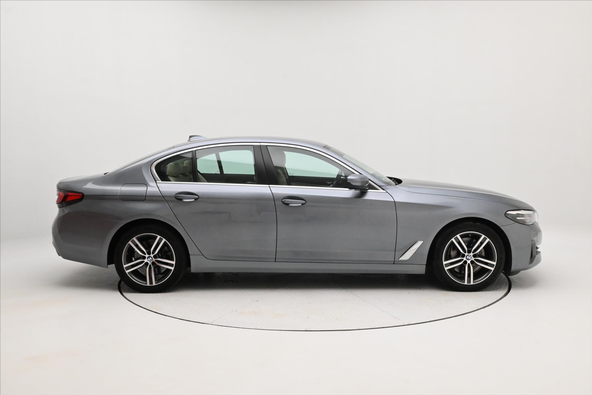 Hlavní fotografie vozu BMW Řada 5 3,0 530d 210 kW x-Drive AT8 Záruka až 5 let (4)