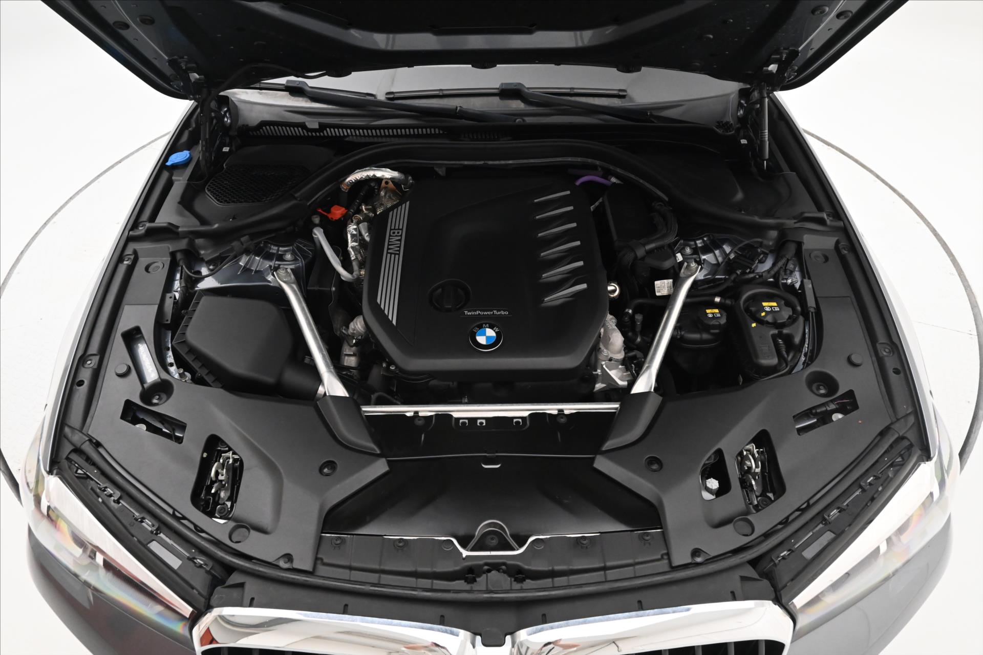 Hlavní fotografie vozu BMW Řada 5 3,0 530d 210 kW x-Drive AT8 Záruka až 5 let (9)
