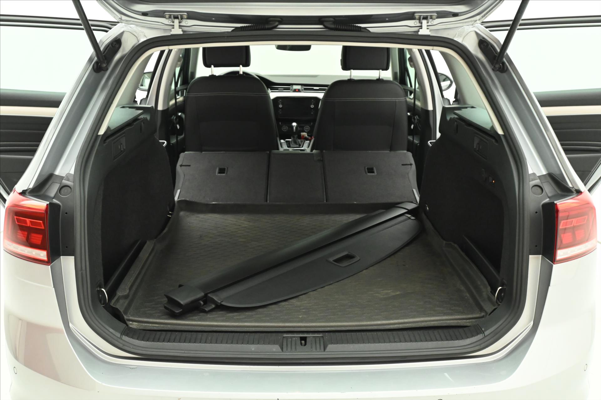 Main photo of the car Volkswagen Passat 2.0 TDI 140 kW DSG ELEGANCE Warranty up to 5 years (11)