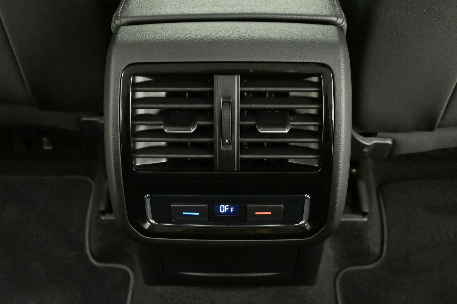 Main photo of the car Volkswagen Passat 2.0 TDI 140 kW DSG ELEGANCE Warranty up to 5 years (23)