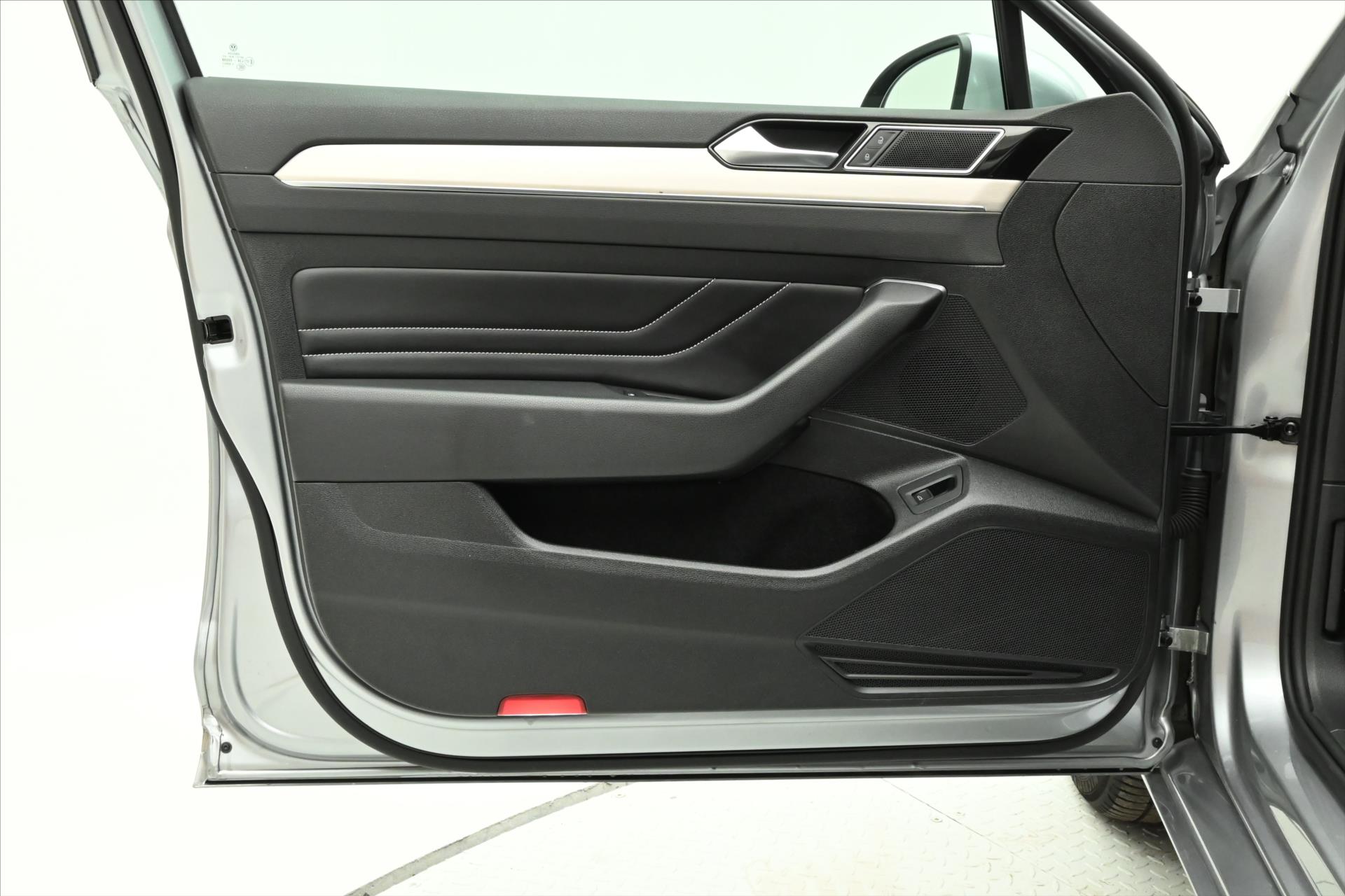 Main photo of the car Volkswagen Passat 2.0 TDI 140 kW DSG ELEGANCE Warranty up to 5 years (25)