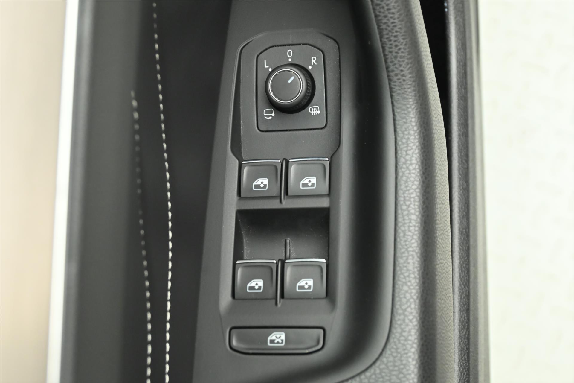 Main photo of the car Volkswagen Passat 2.0 TDI 140 kW DSG ELEGANCE Warranty up to 5 years (26)