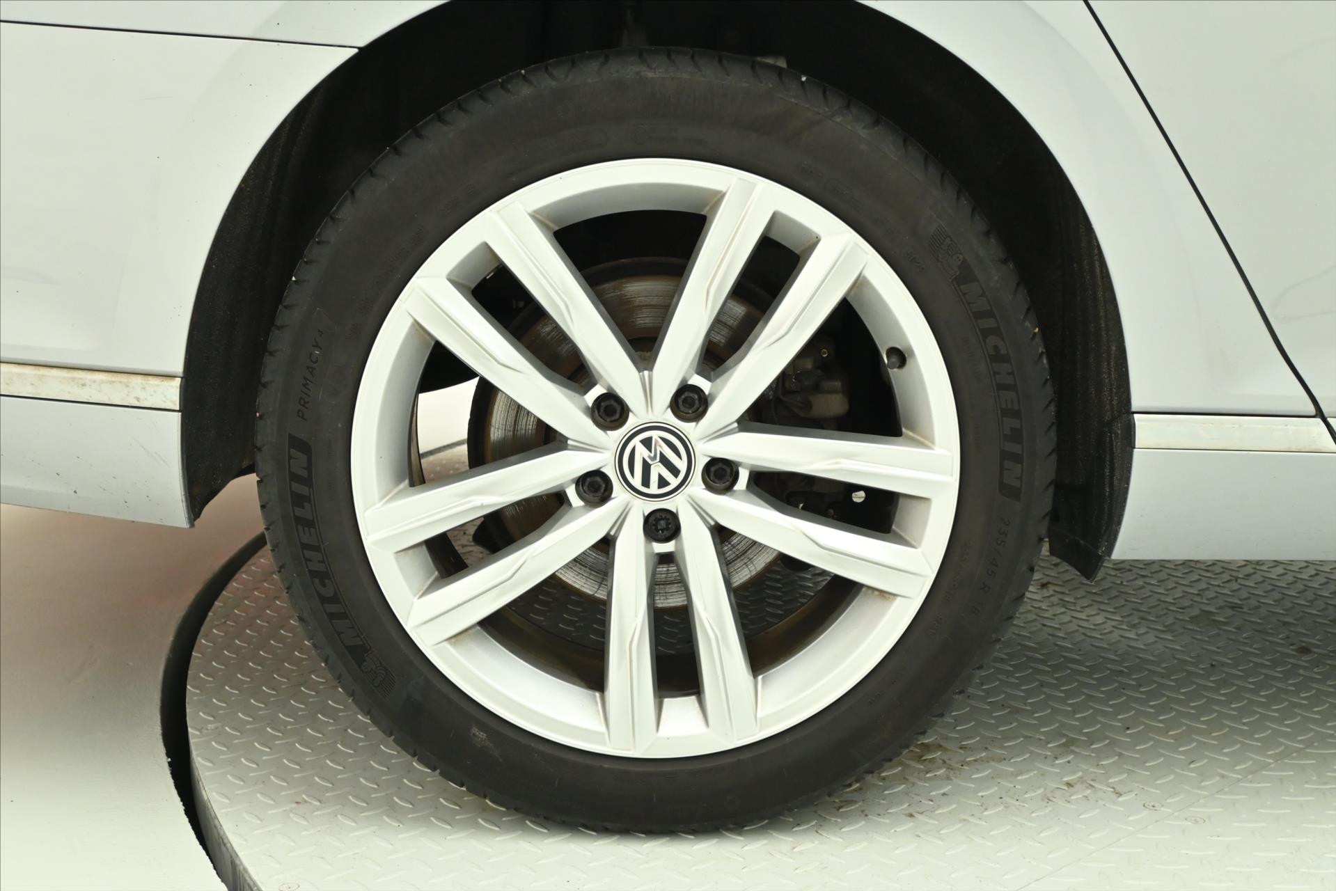 Main photo of the car Volkswagen Passat 2.0 TDI 140 kW DSG ELEGANCE Warranty up to 5 years (32)