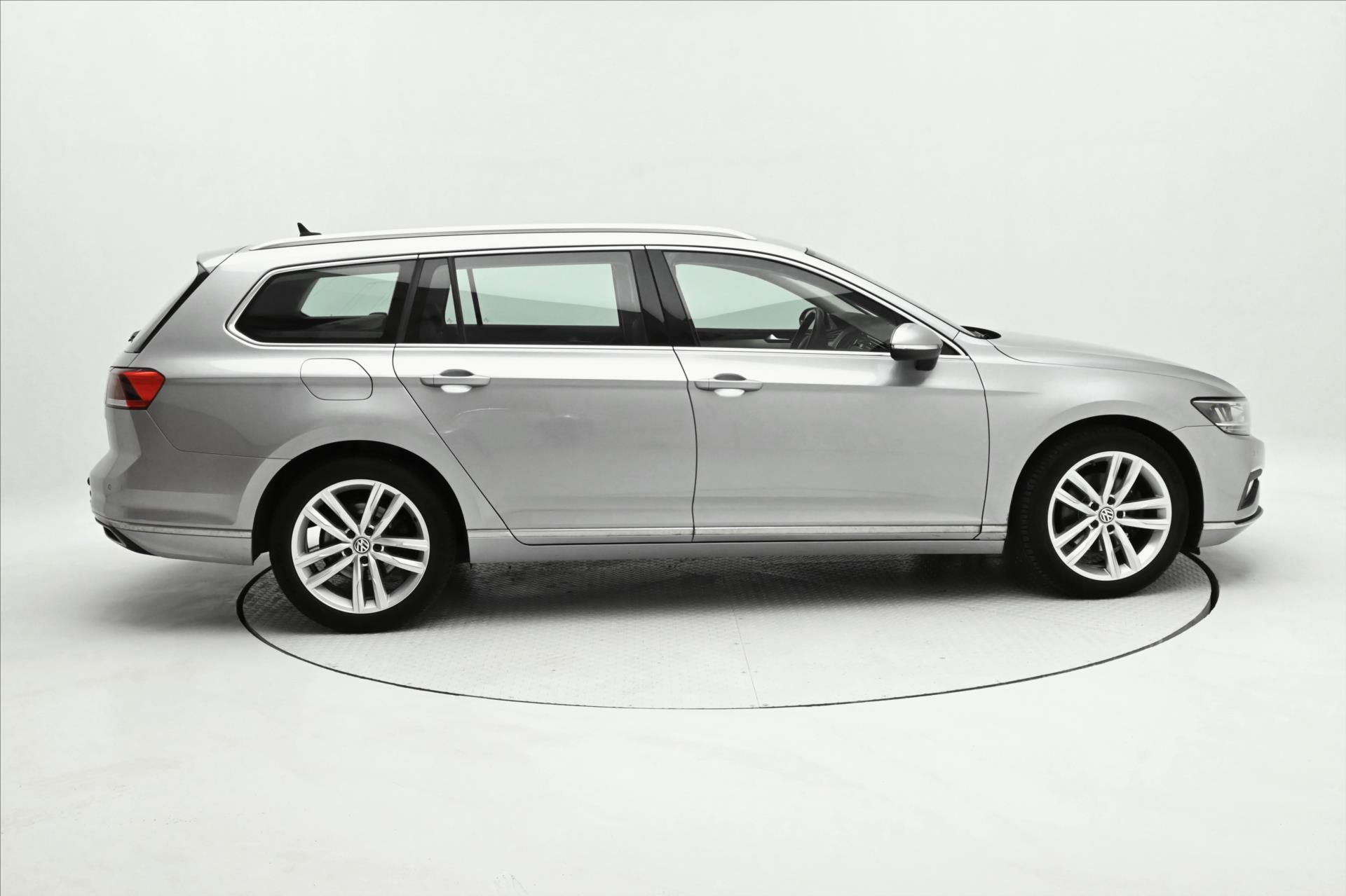 Main photo of the car Volkswagen Passat 2.0 TDI 140 kW DSG ELEGANCE Warranty up to 5 years (4)